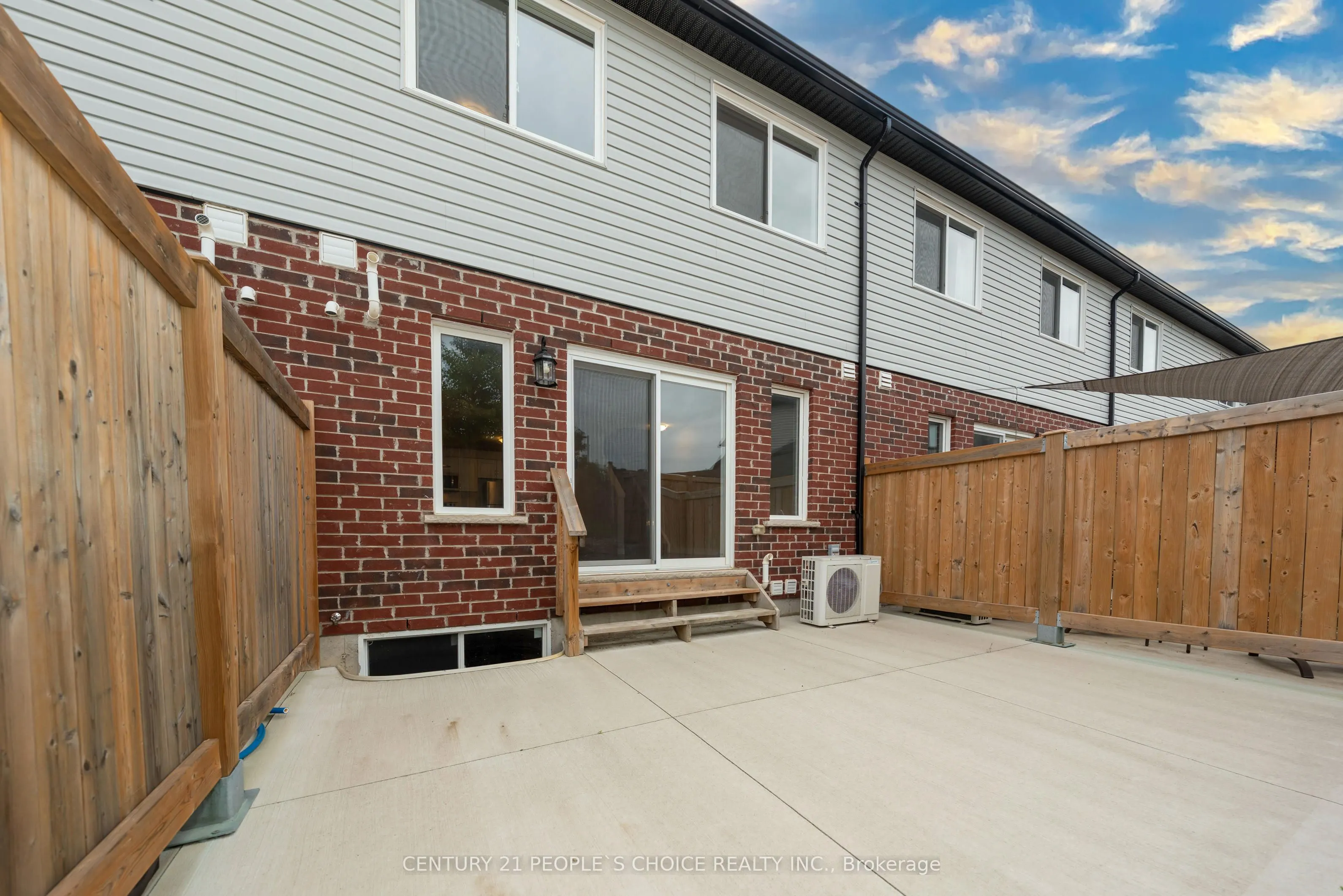 155 Rochefort Street