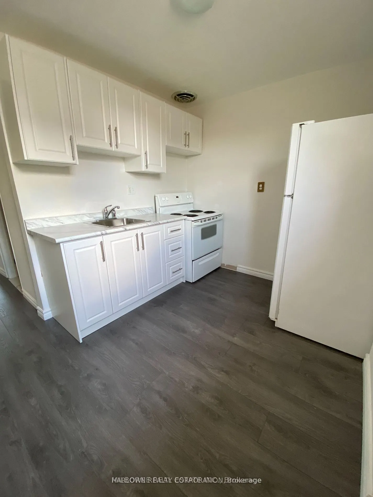 546 Barton Street E, #2