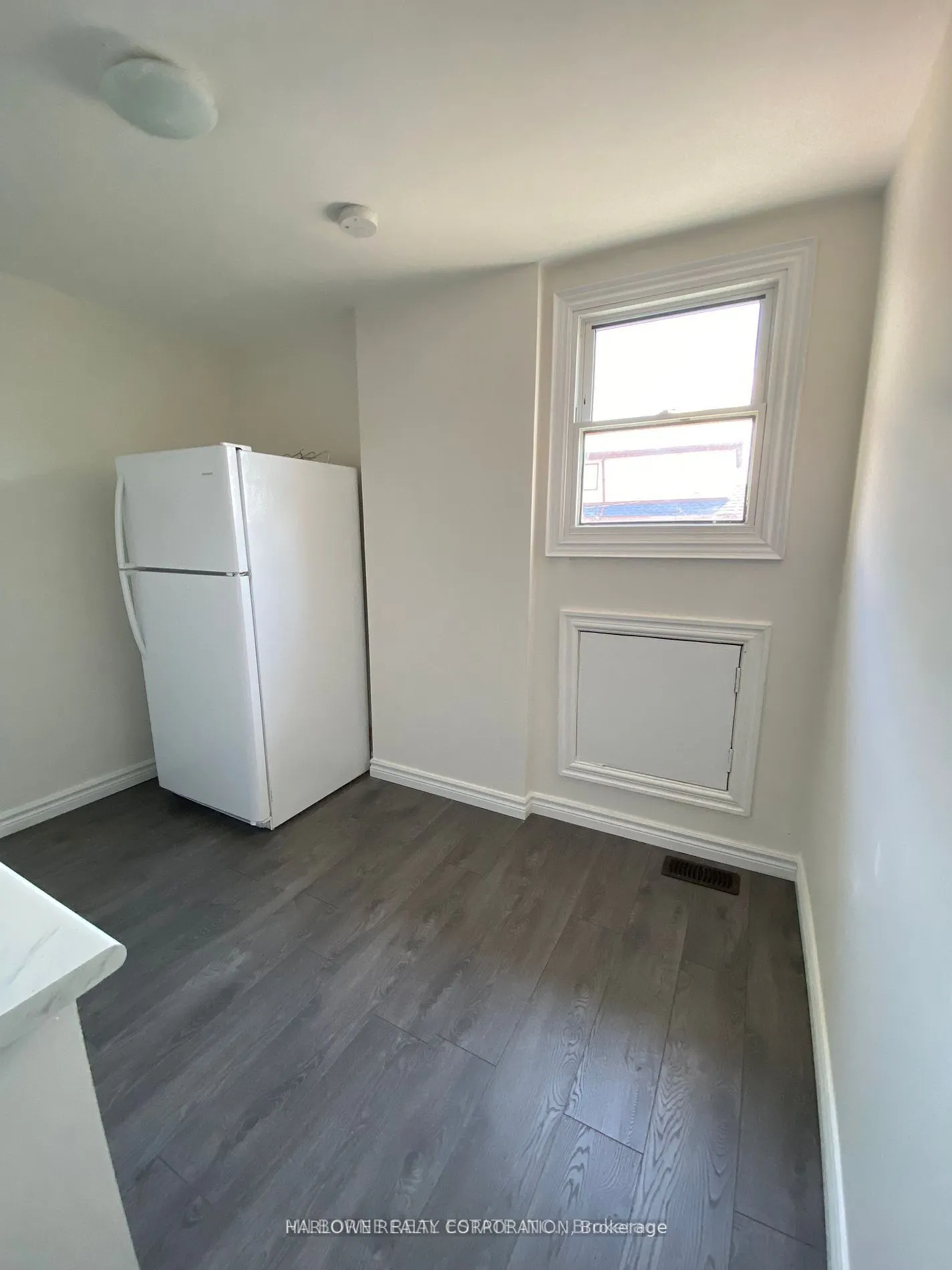 546 Barton Street E, #2