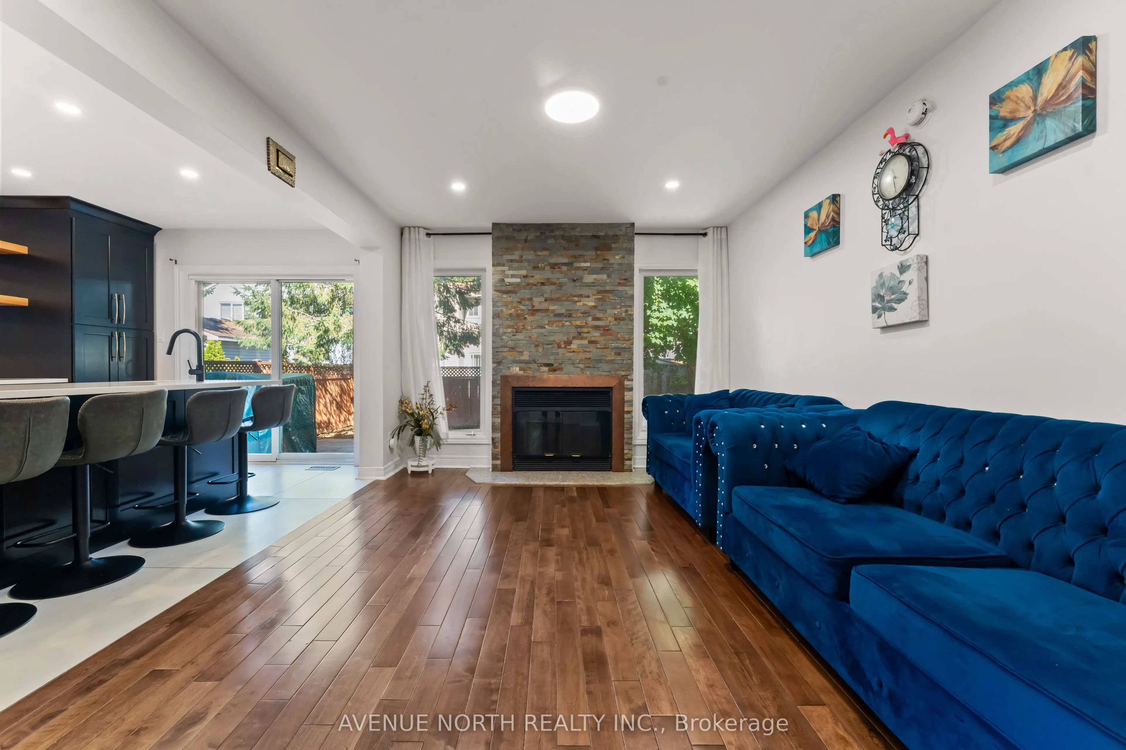 33 SARRAZIN Way