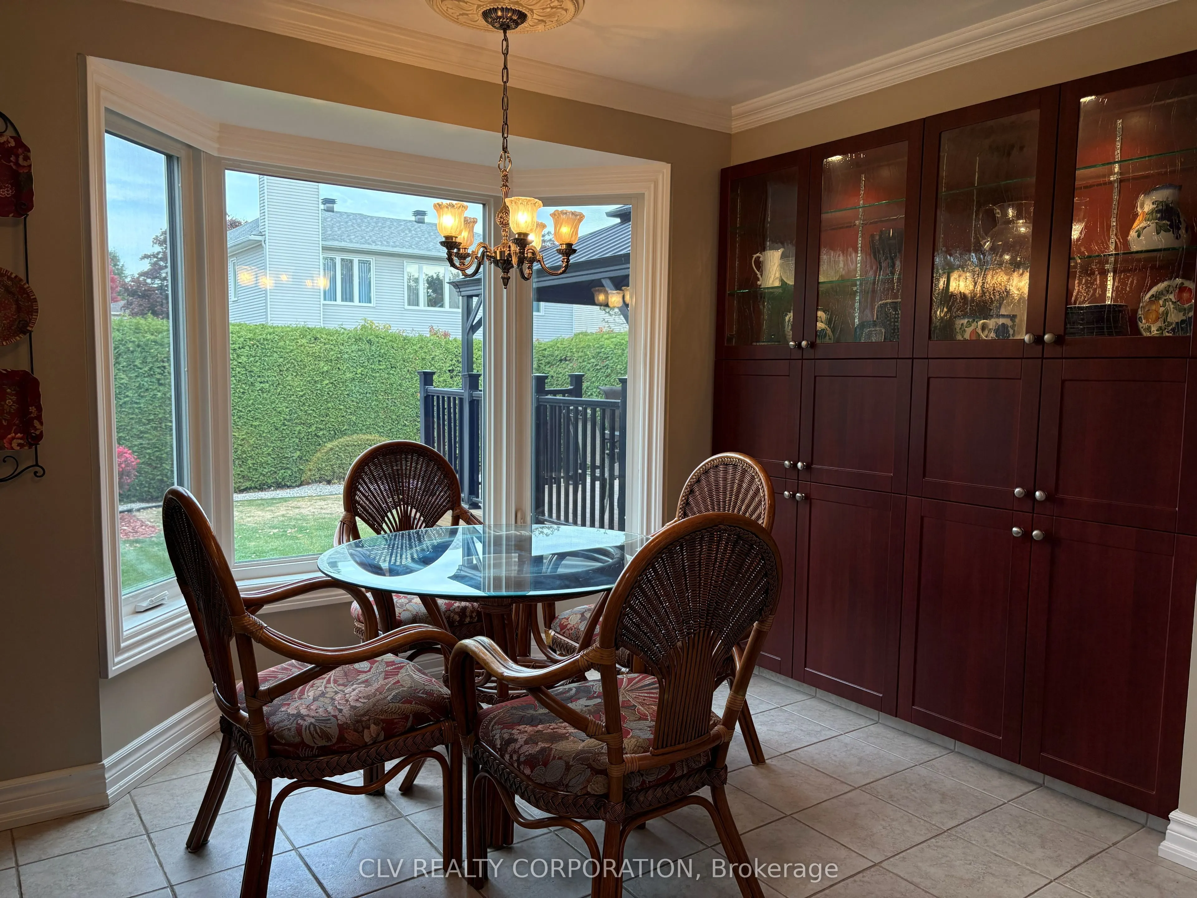 6002 Meadowglen Drive