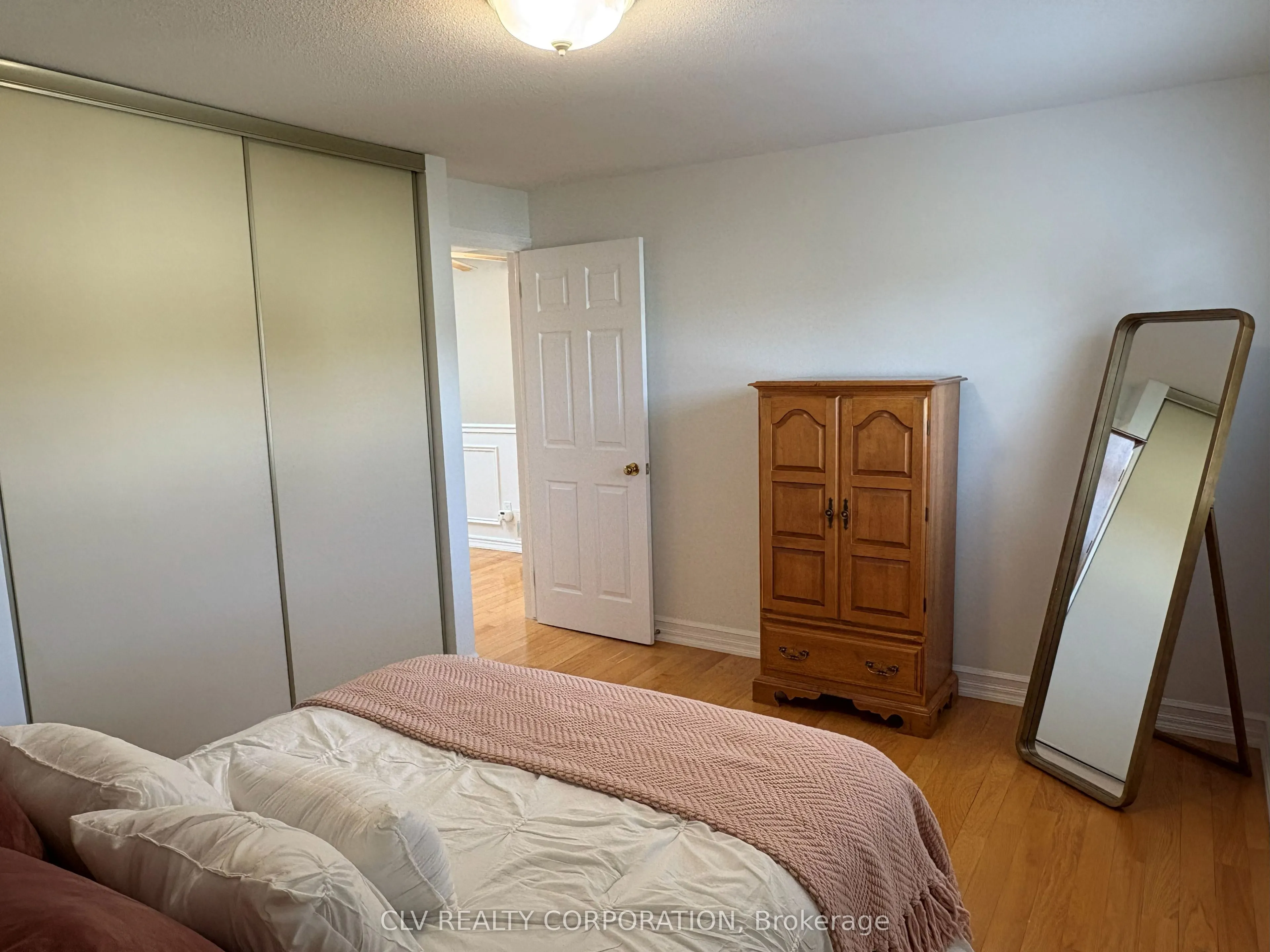 6002 Meadowglen Drive