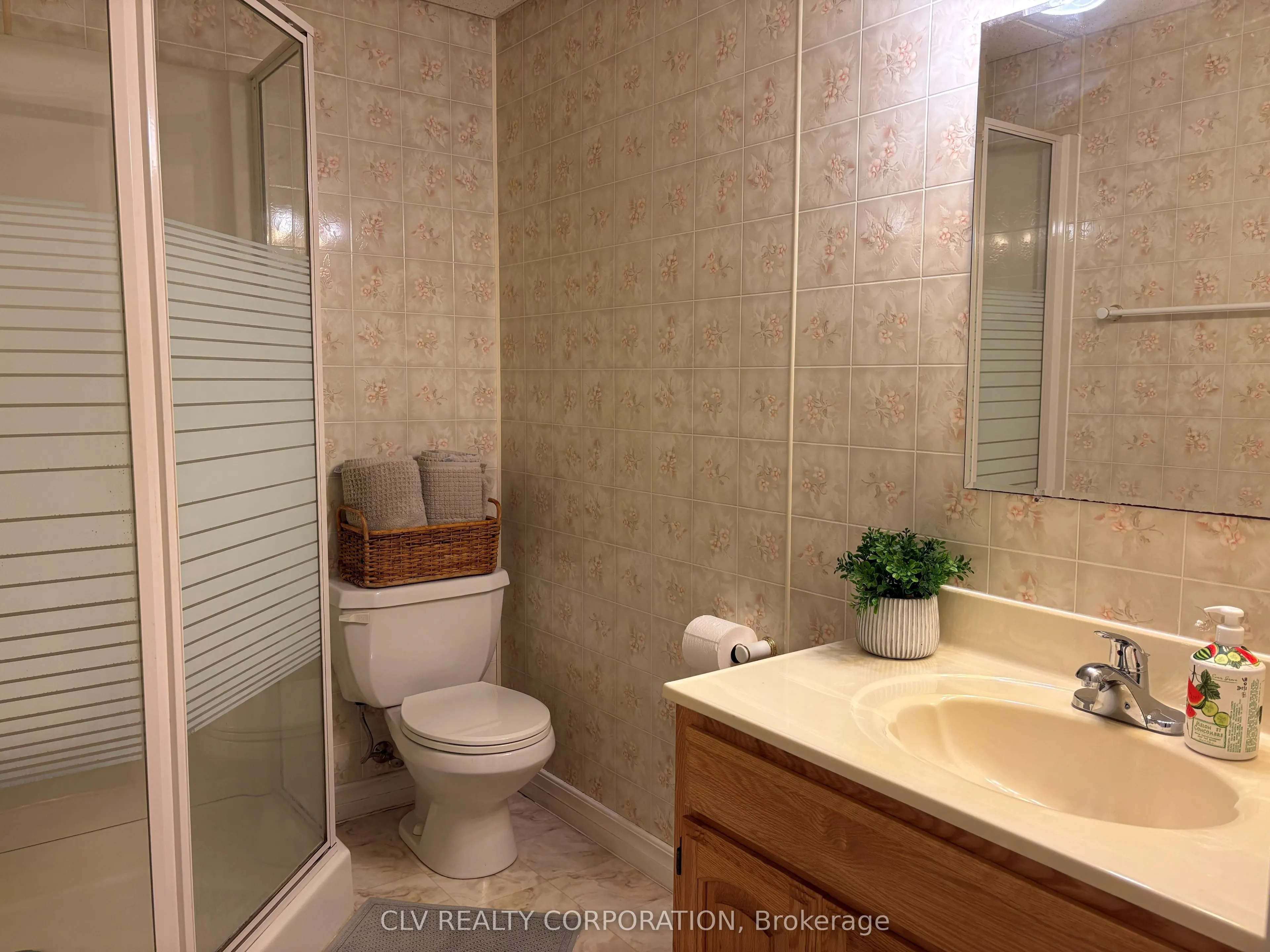 6002 Meadowglen Drive