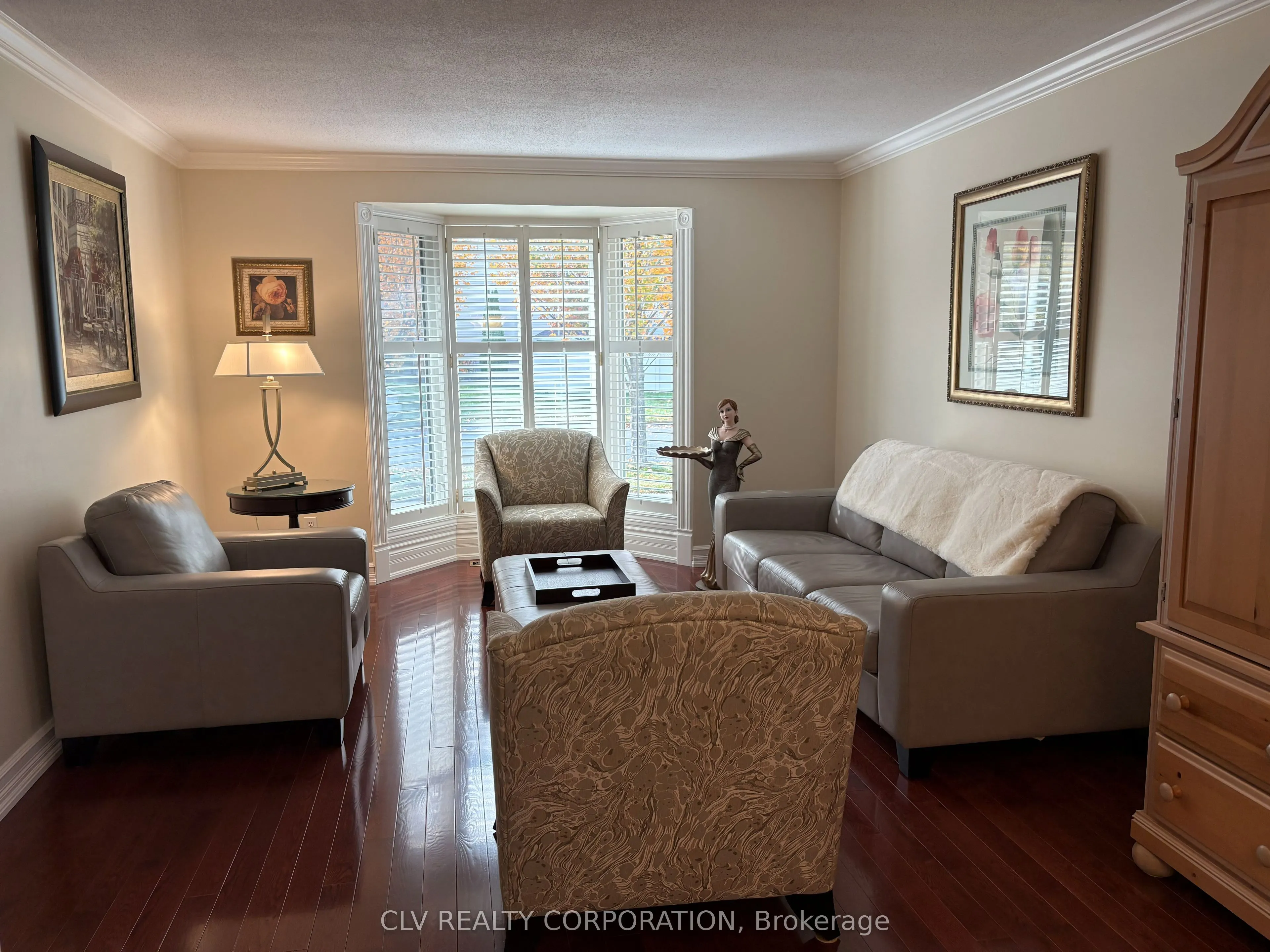 6002 Meadowglen Drive