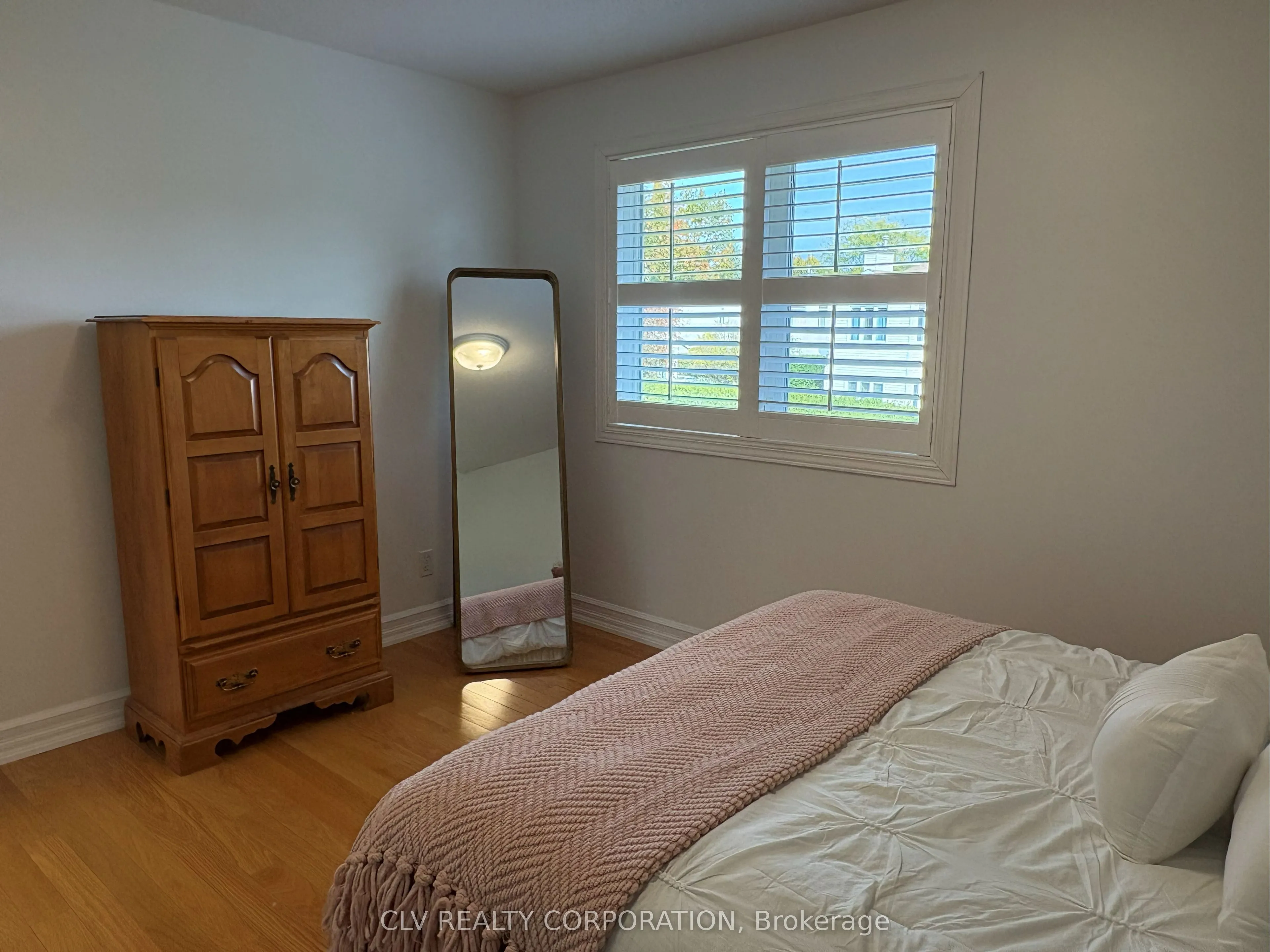6002 Meadowglen Drive