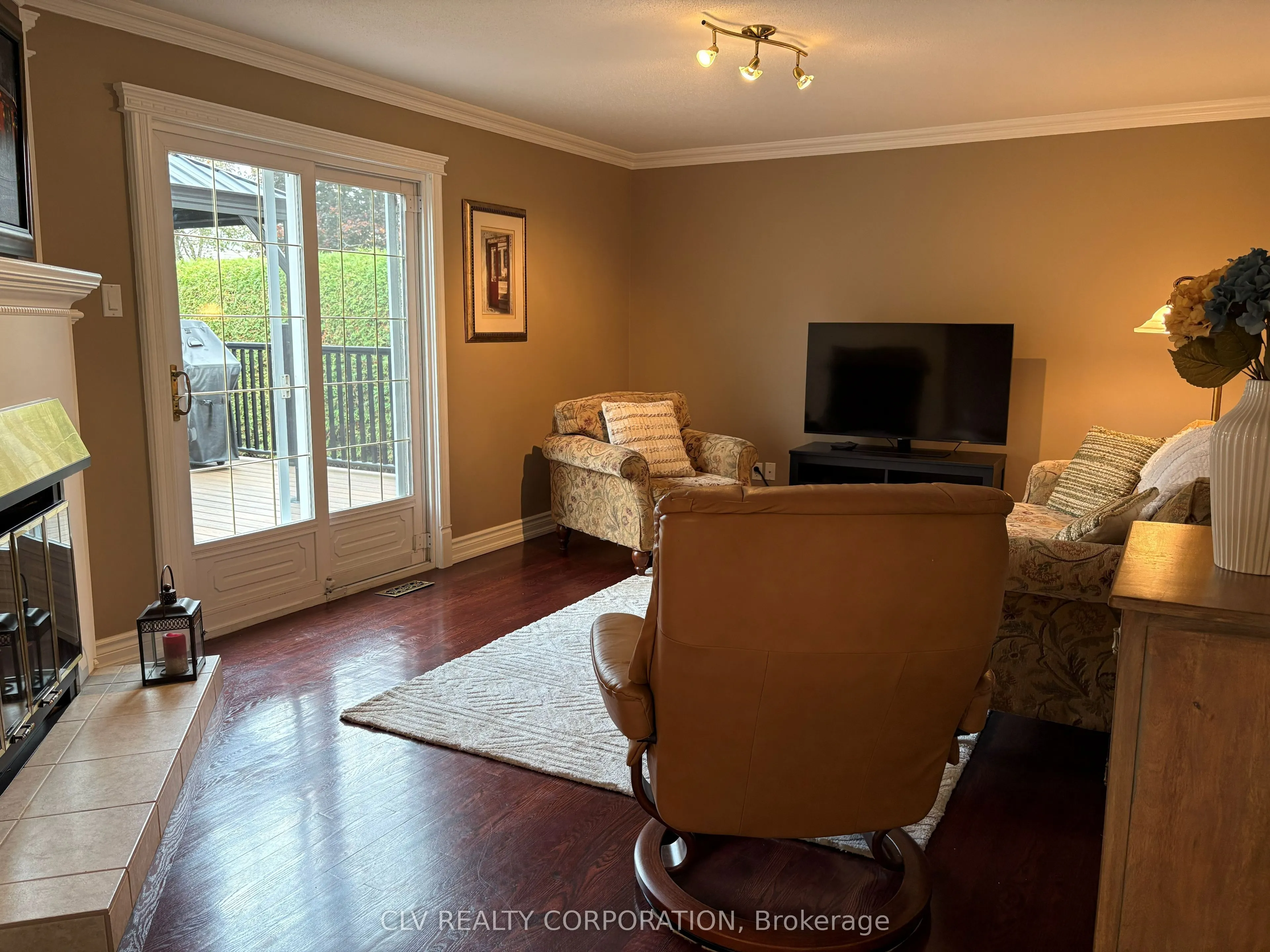 6002 Meadowglen Drive