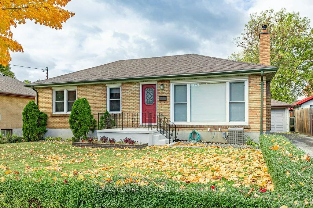 165 Ellsworth Crescent