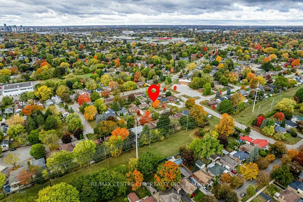 165 Ellsworth Crescent