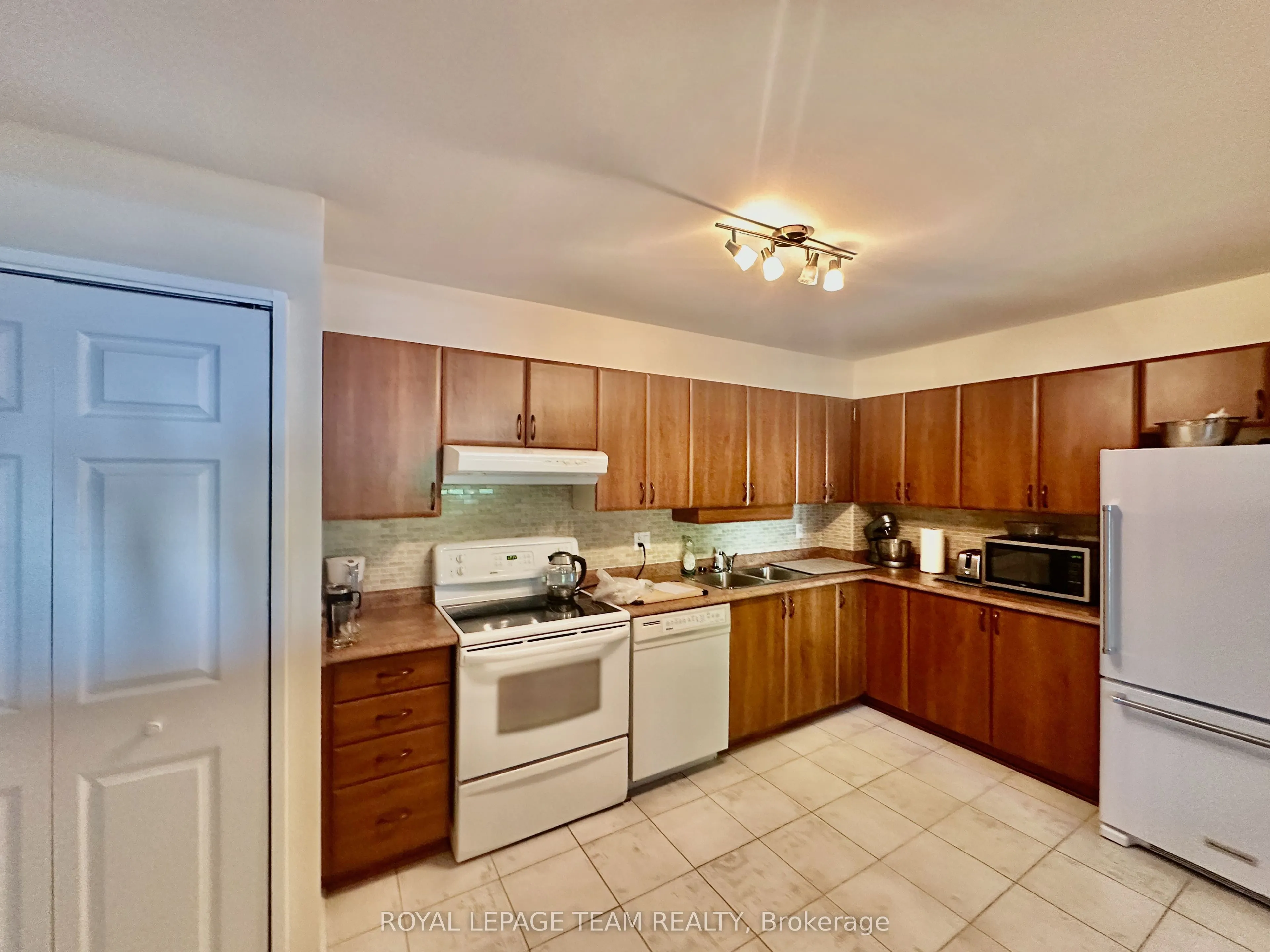260 Brittany Drive, #200