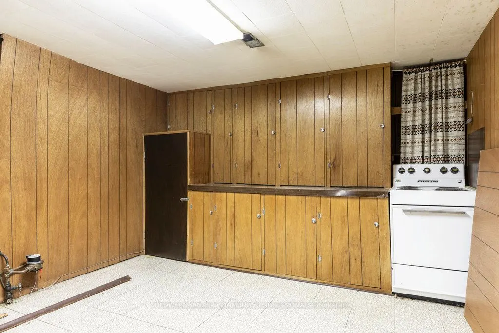 112 Nash Road S