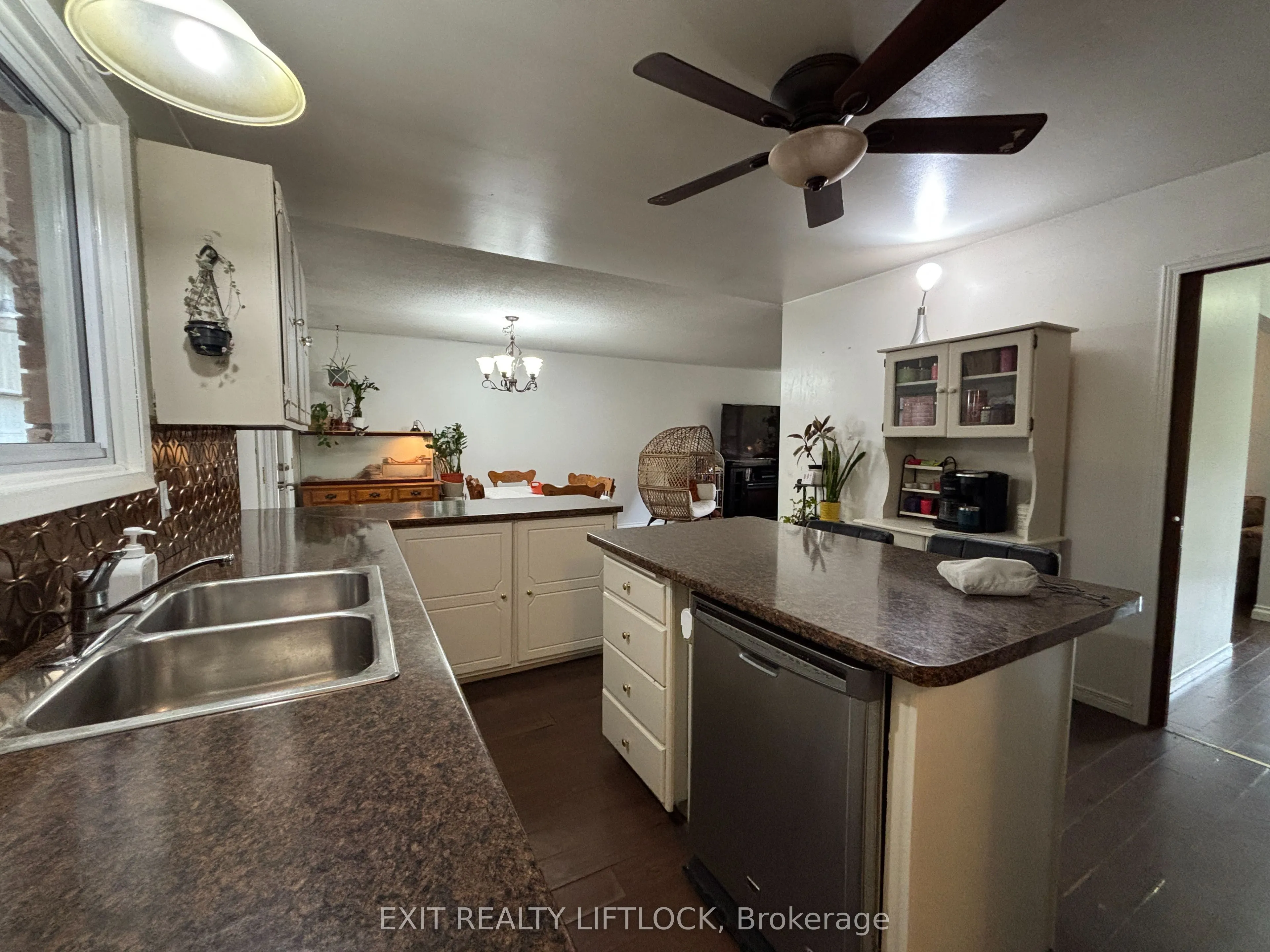404 Belmont Concession 8