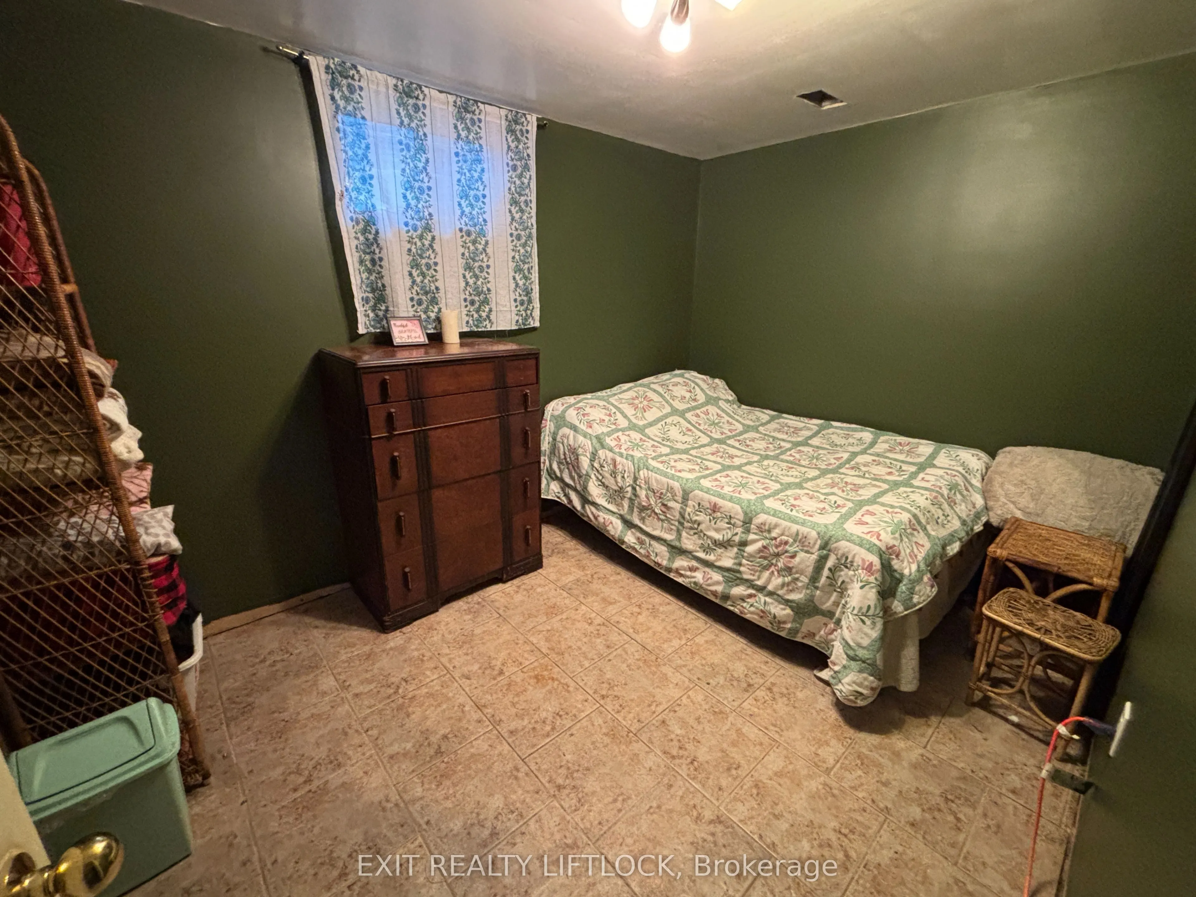 404 Belmont Concession 8