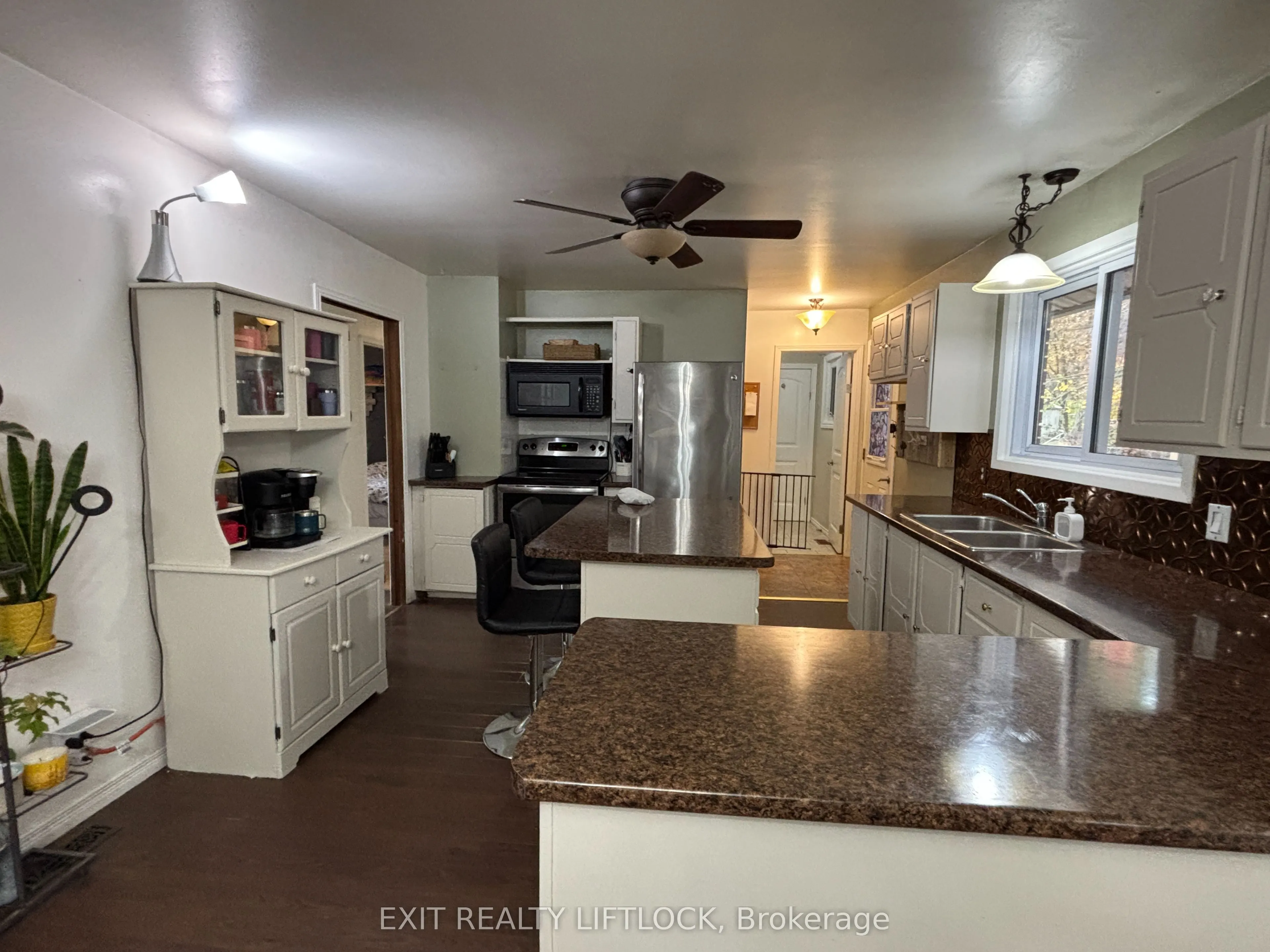 404 Belmont Concession 8