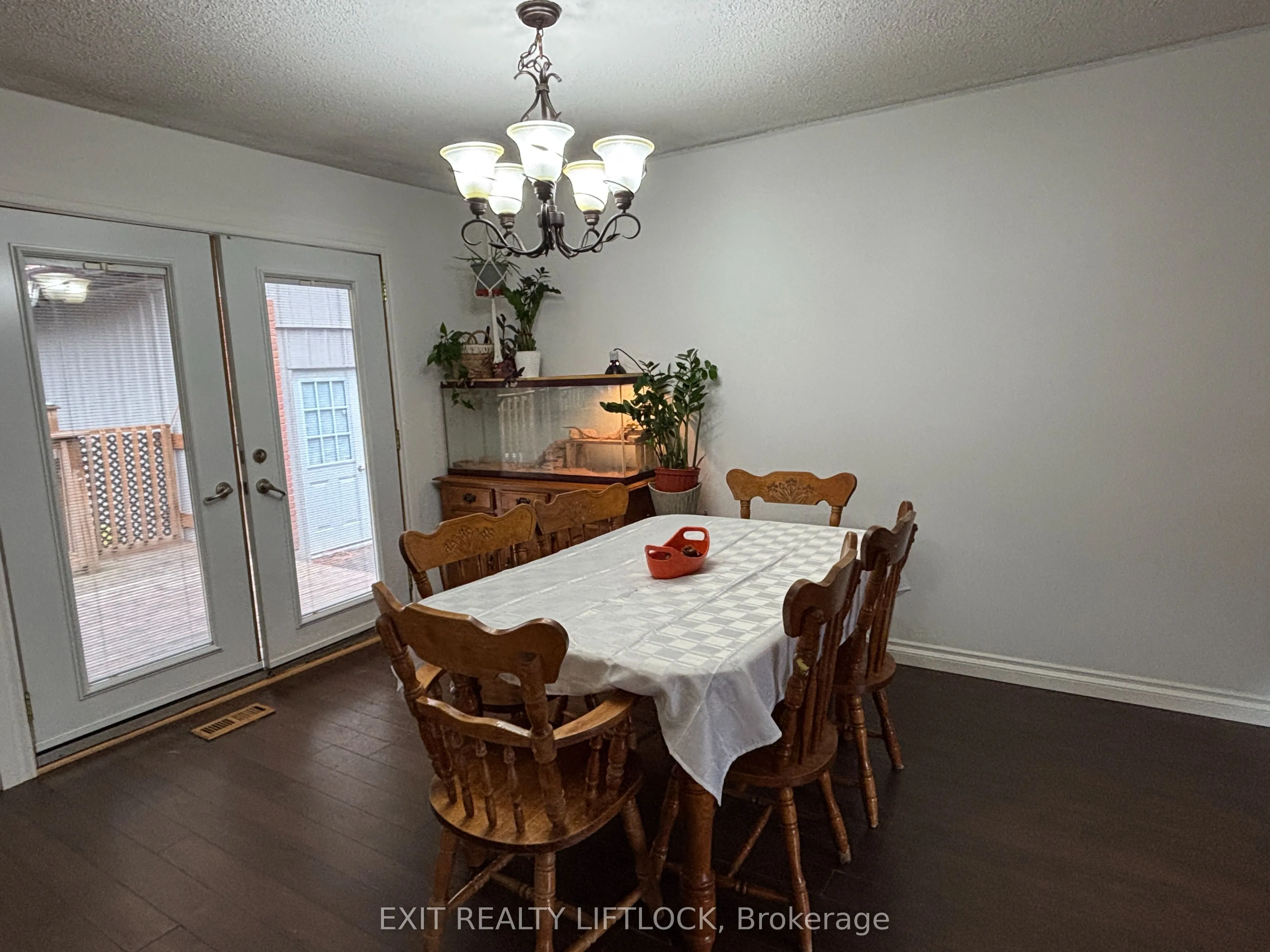 404 Belmont Concession 8