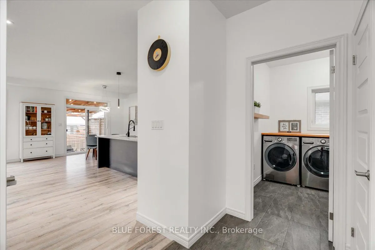 1819 Foxridge Crescent