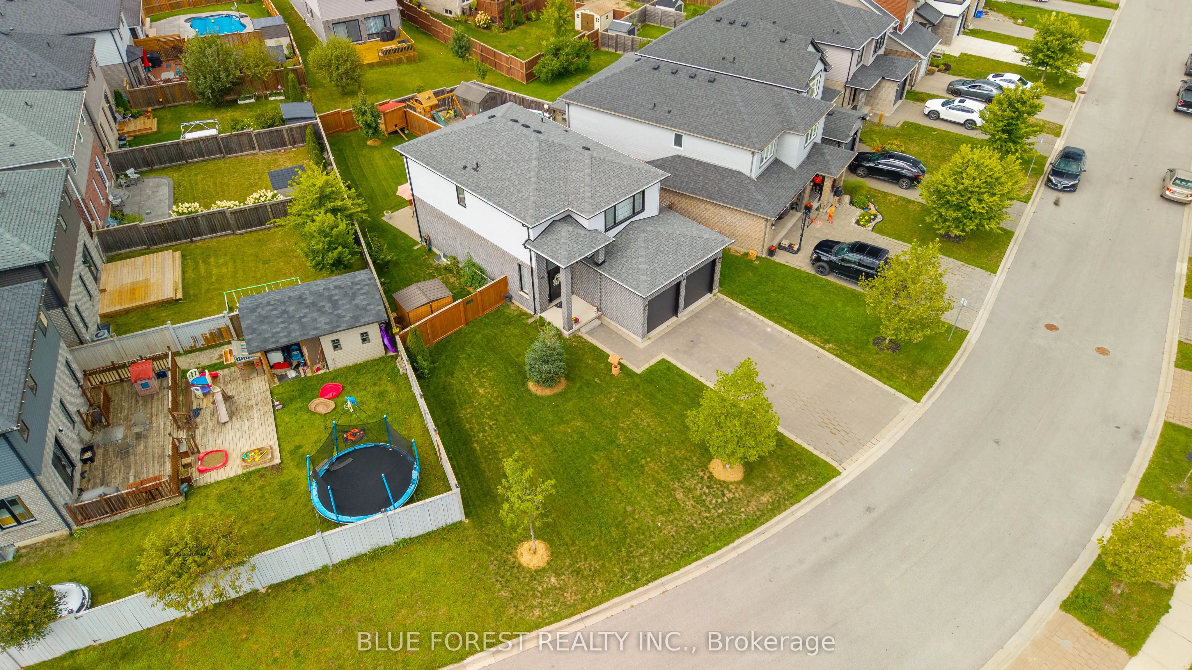 1819 Foxridge Crescent