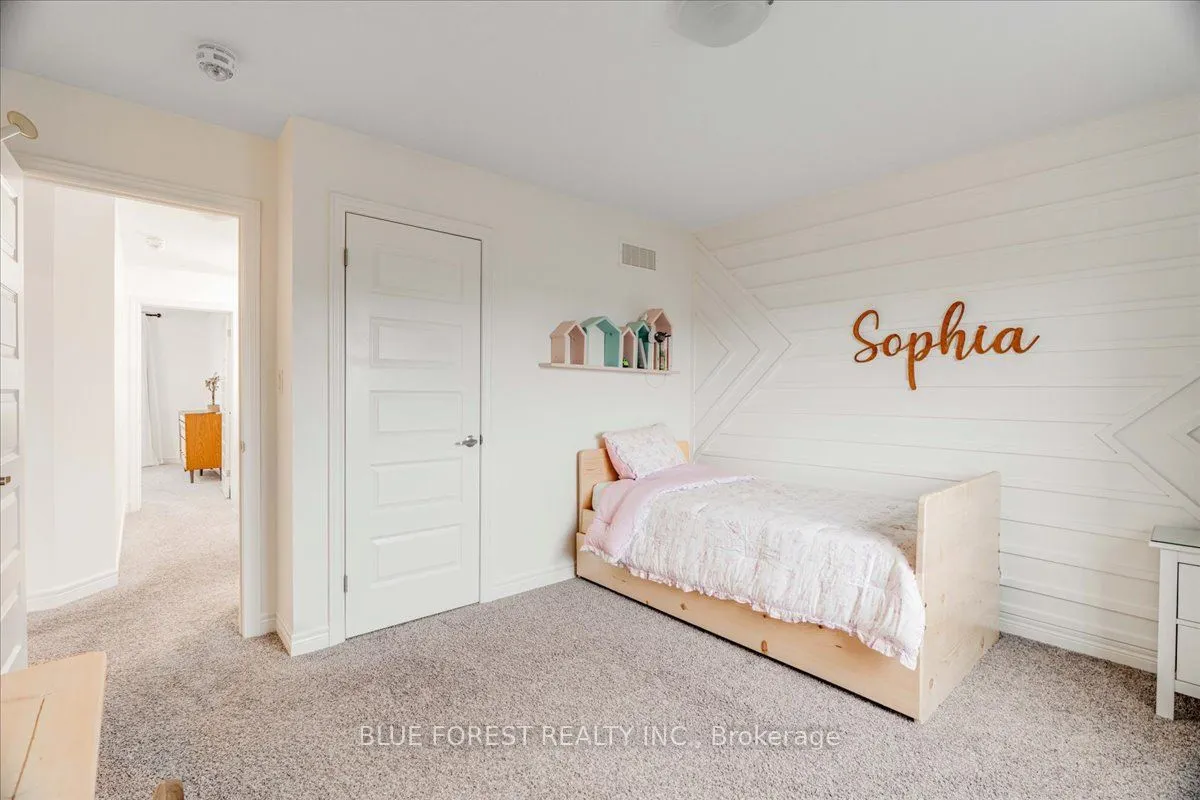 1819 Foxridge Crescent
