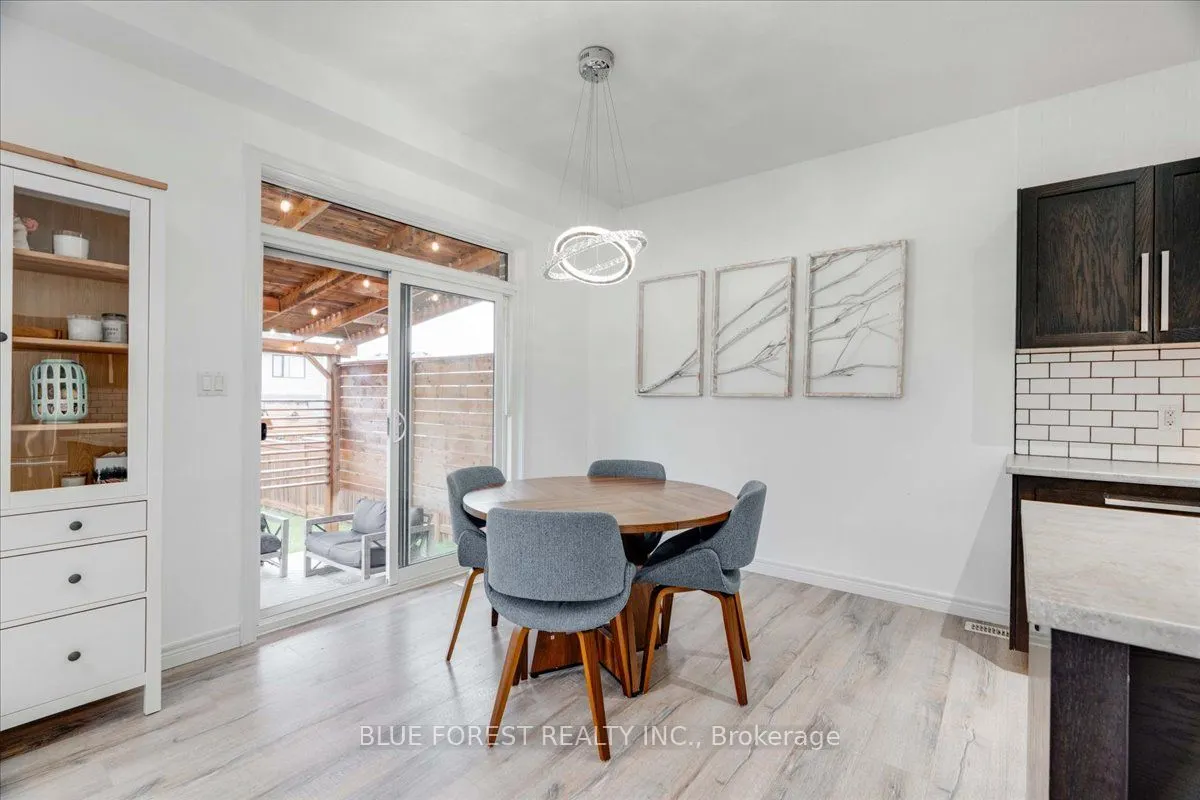 1819 Foxridge Crescent
