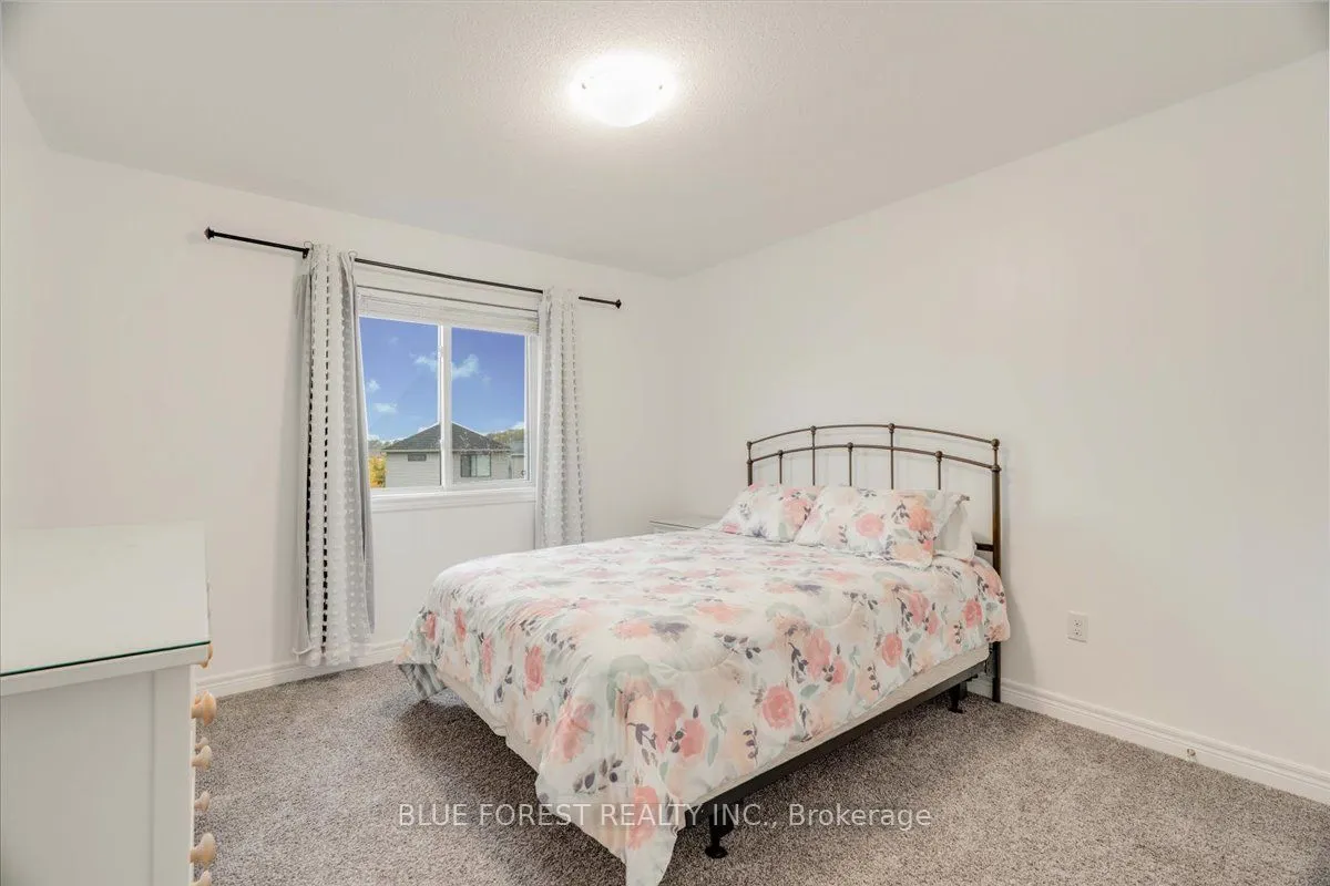 1819 Foxridge Crescent