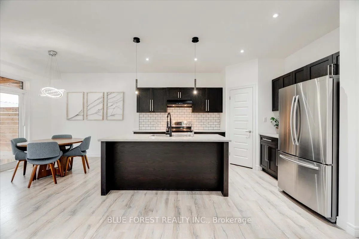 1819 Foxridge Crescent