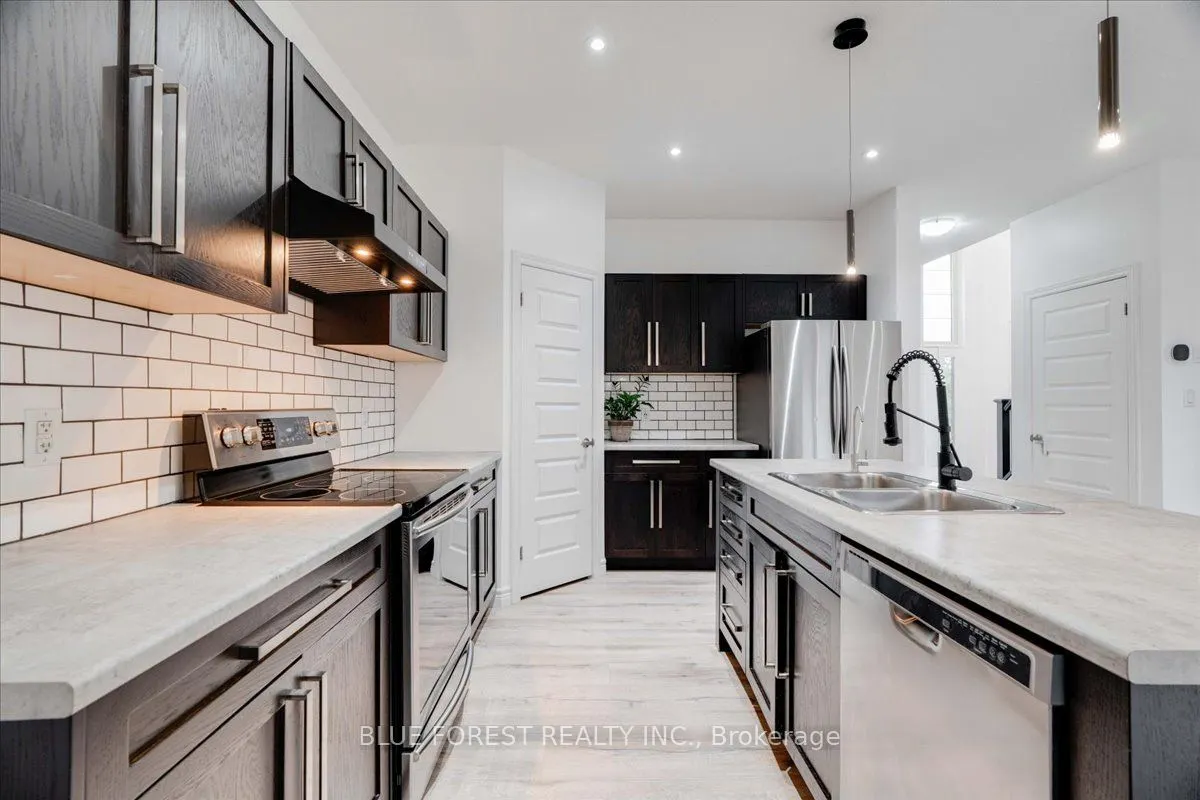 1819 Foxridge Crescent