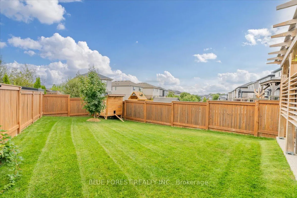 1819 Foxridge Crescent