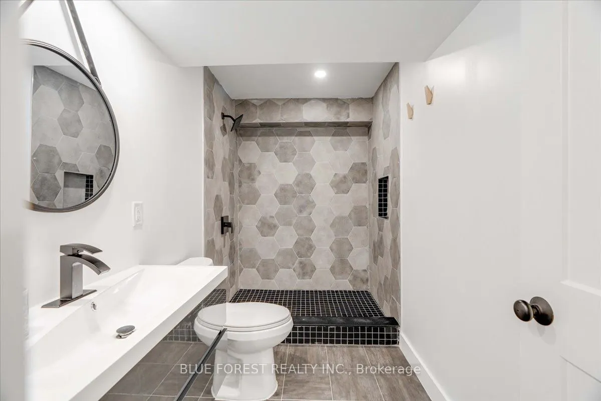 1819 Foxridge Crescent