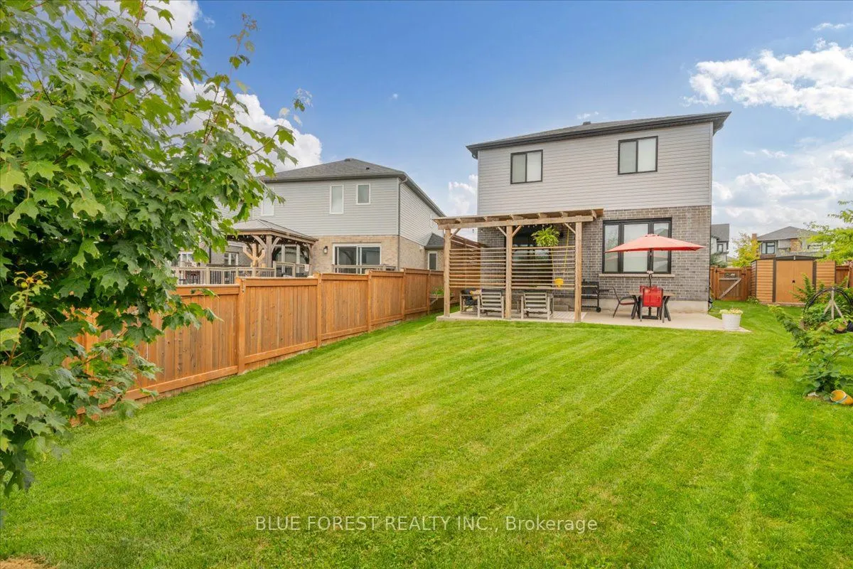 1819 Foxridge Crescent