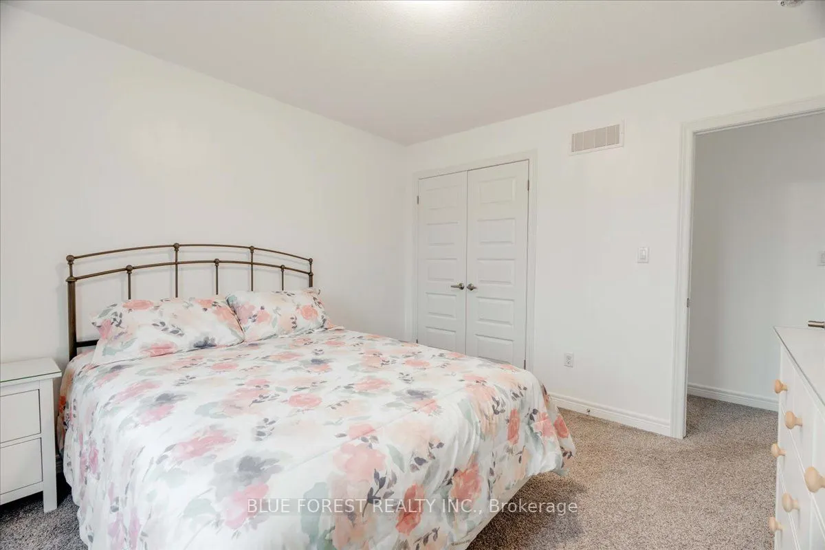 1819 Foxridge Crescent