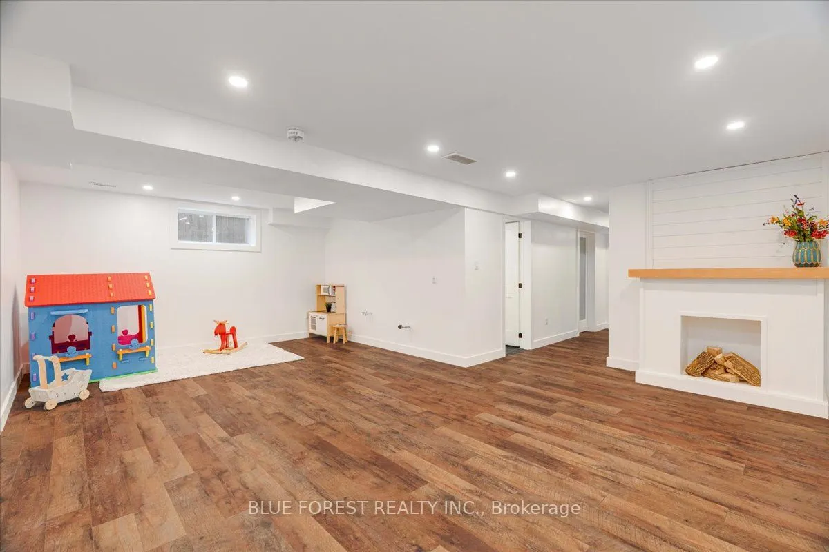 1819 Foxridge Crescent