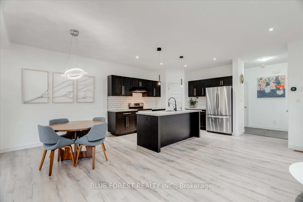 1819 Foxridge Crescent
