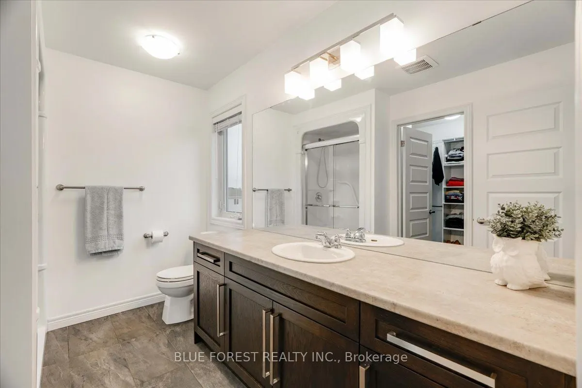 1819 Foxridge Crescent