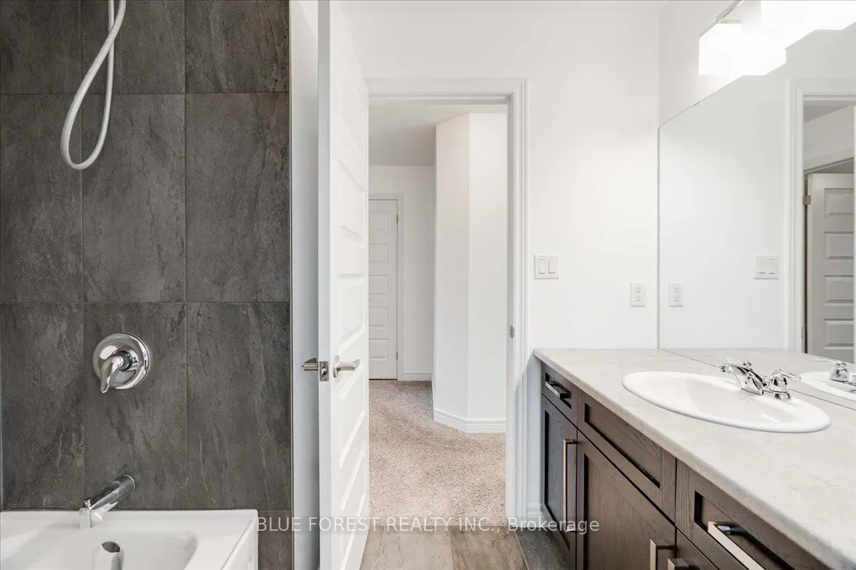 1819 Foxridge Crescent