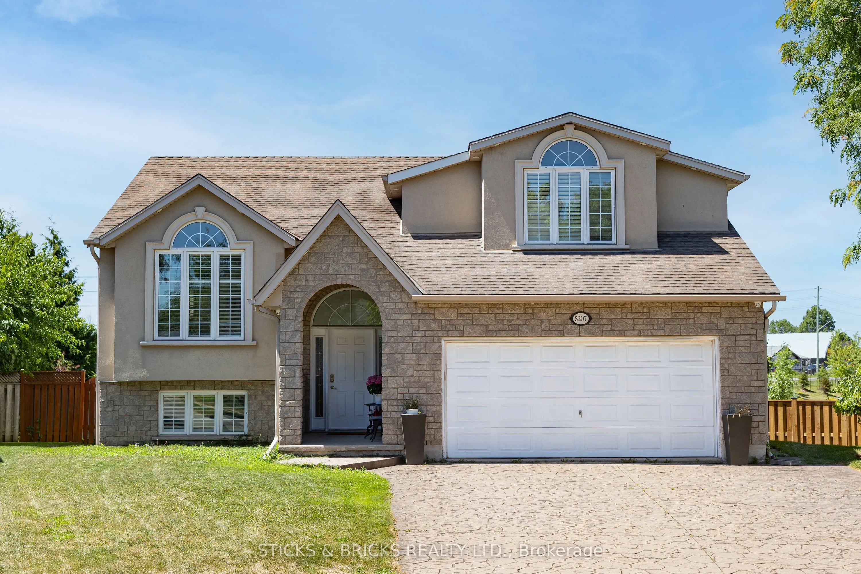 8207 Beaver Glen Drive