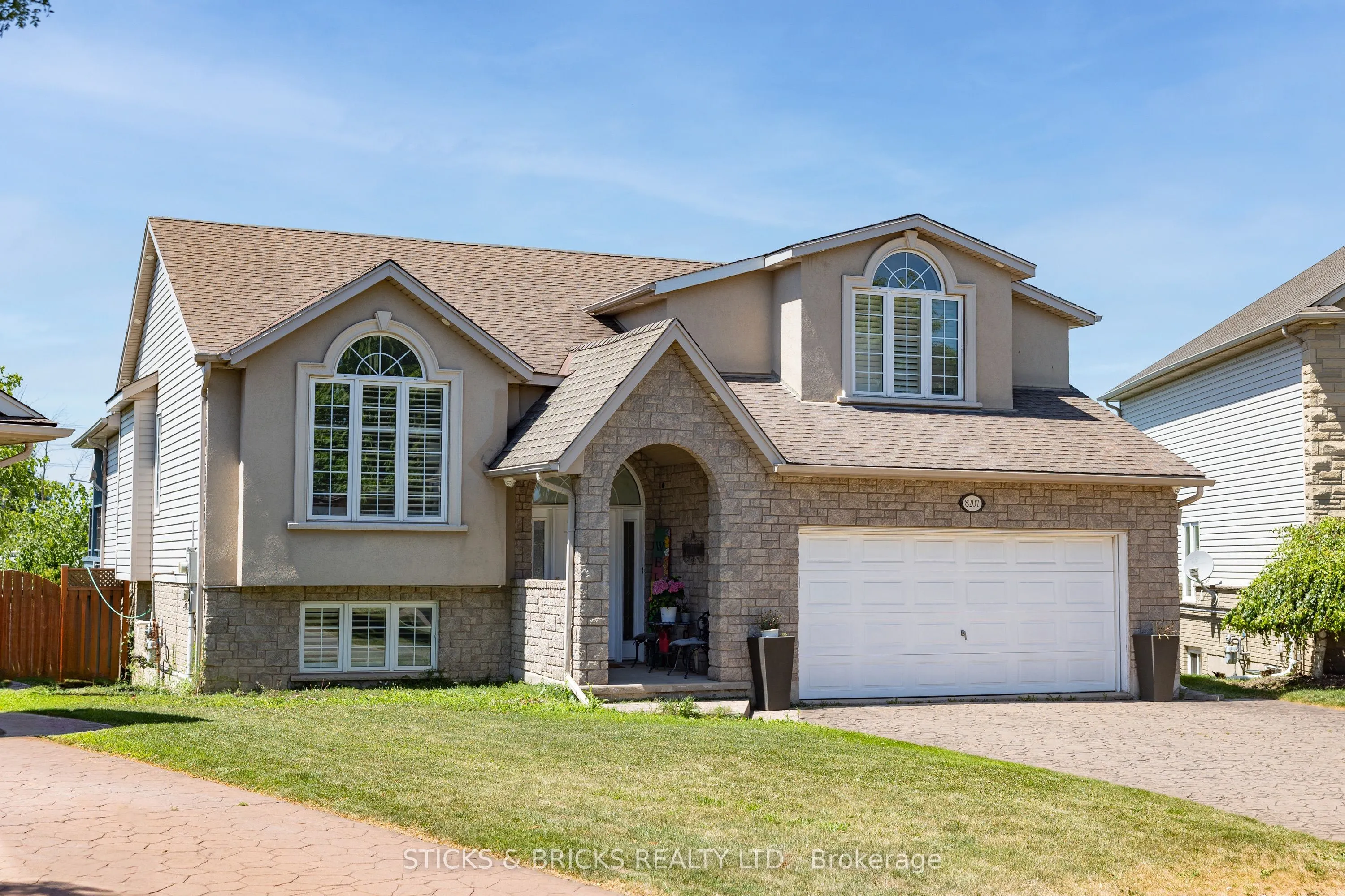 8207 Beaver Glen Drive