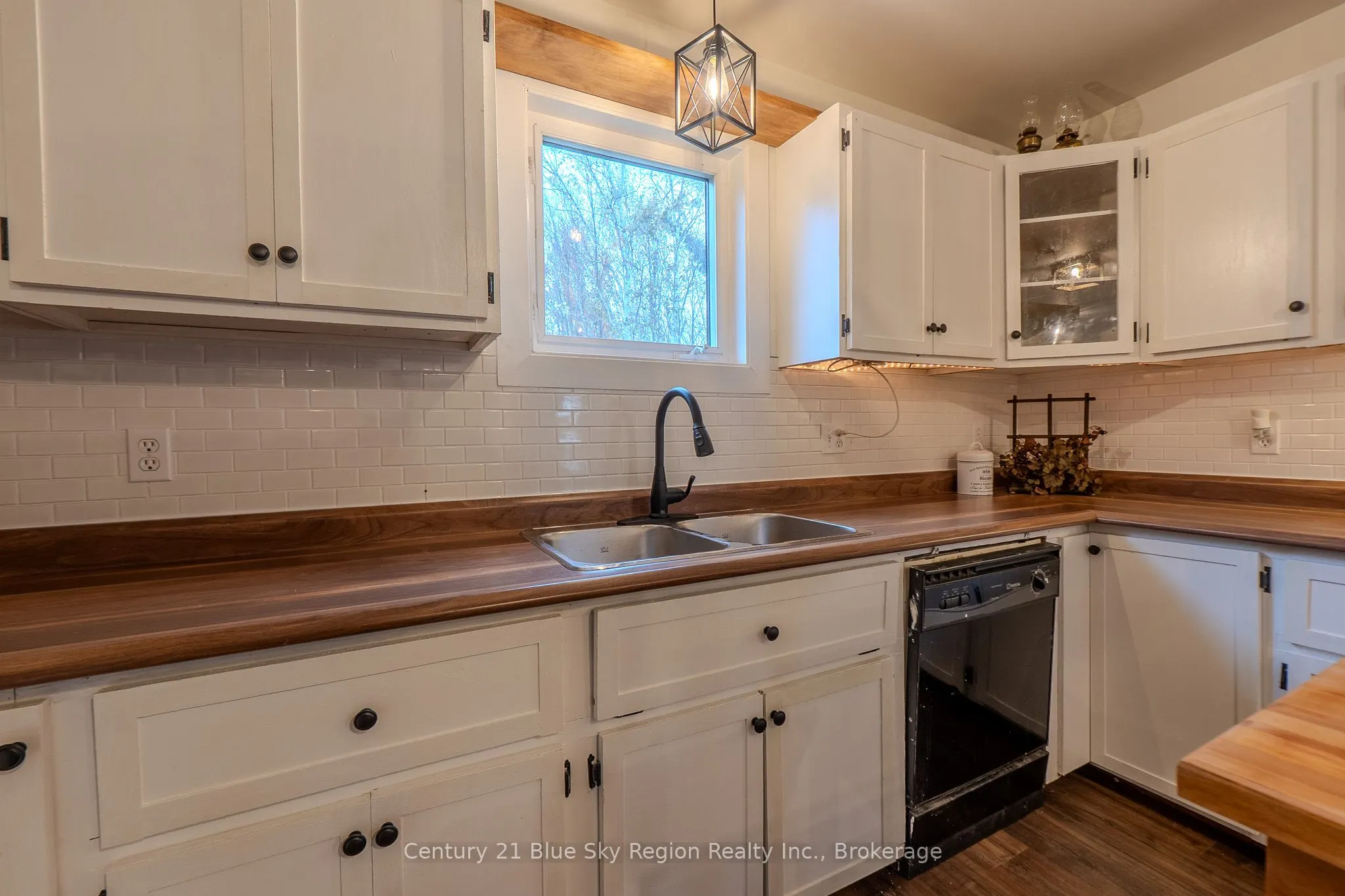 2225 Papineau Road