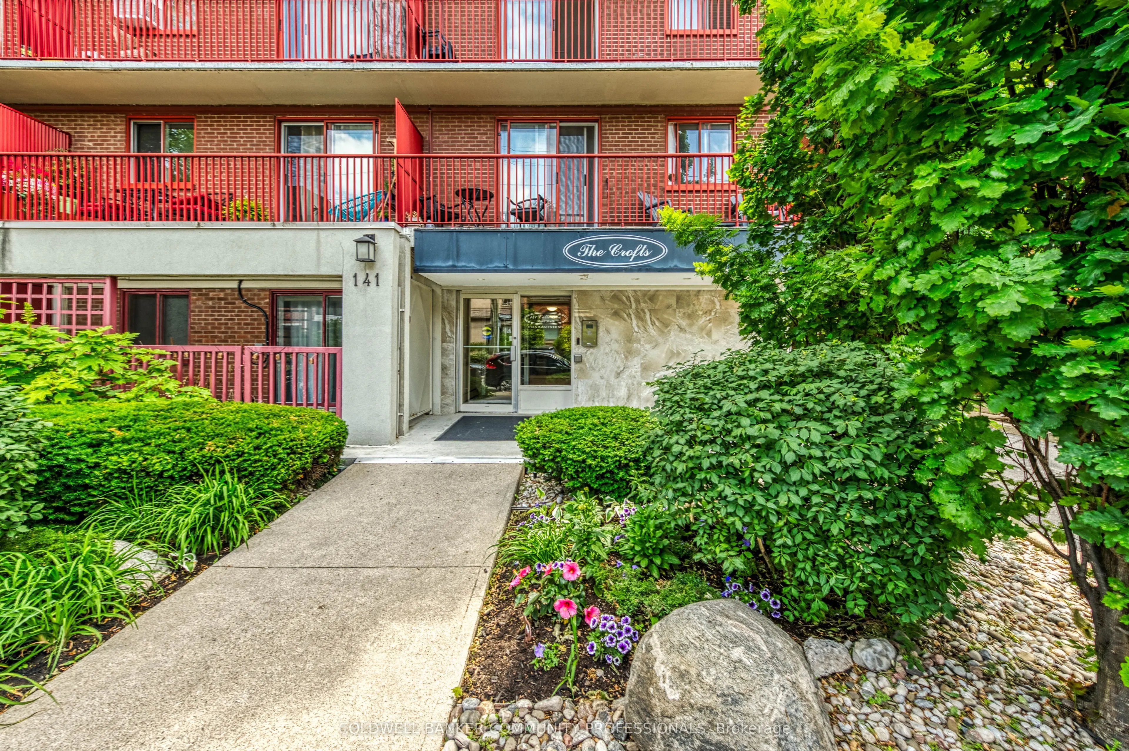 141 Catharine Street S, #806