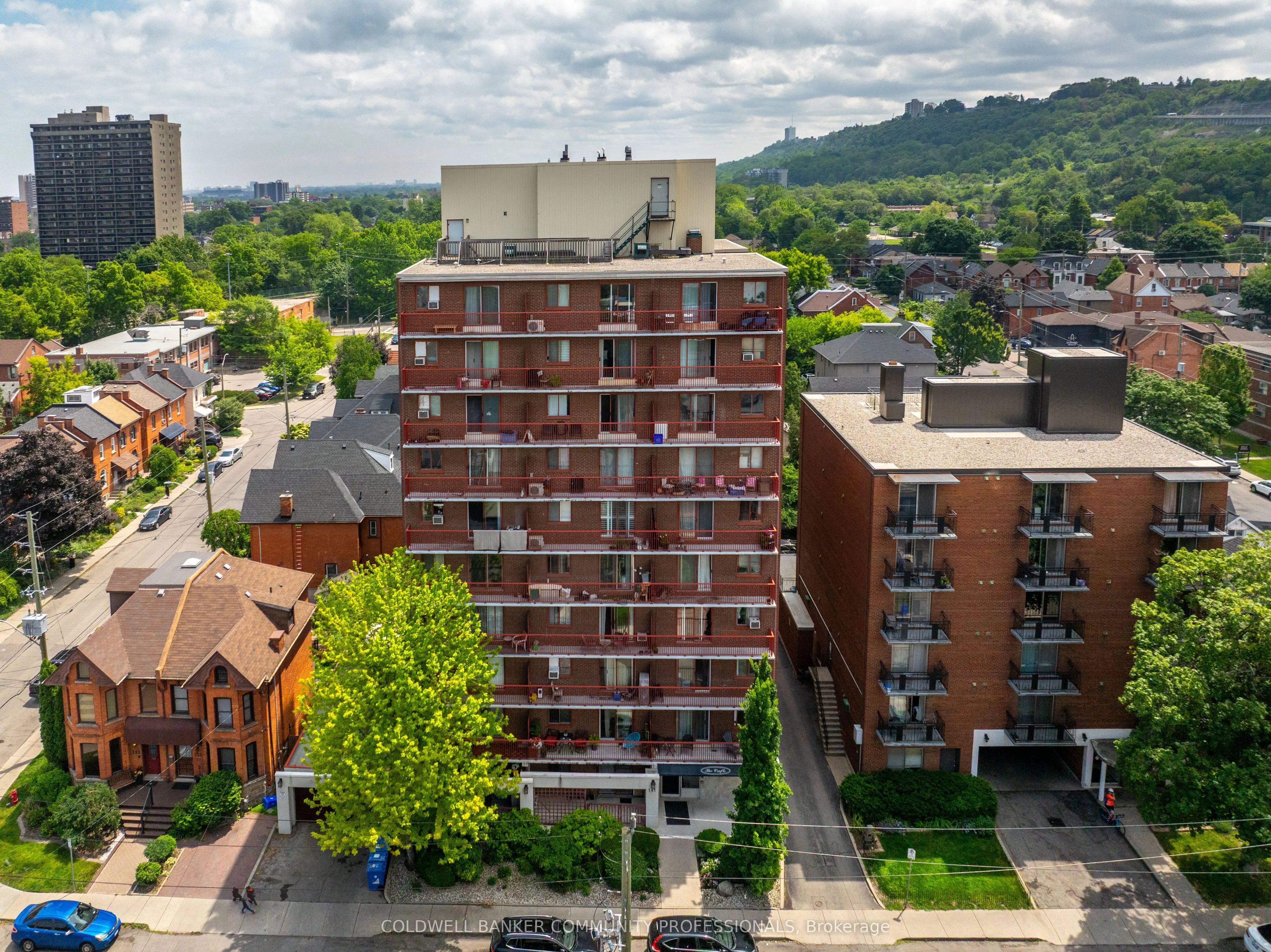 141 Catharine Street S, #806