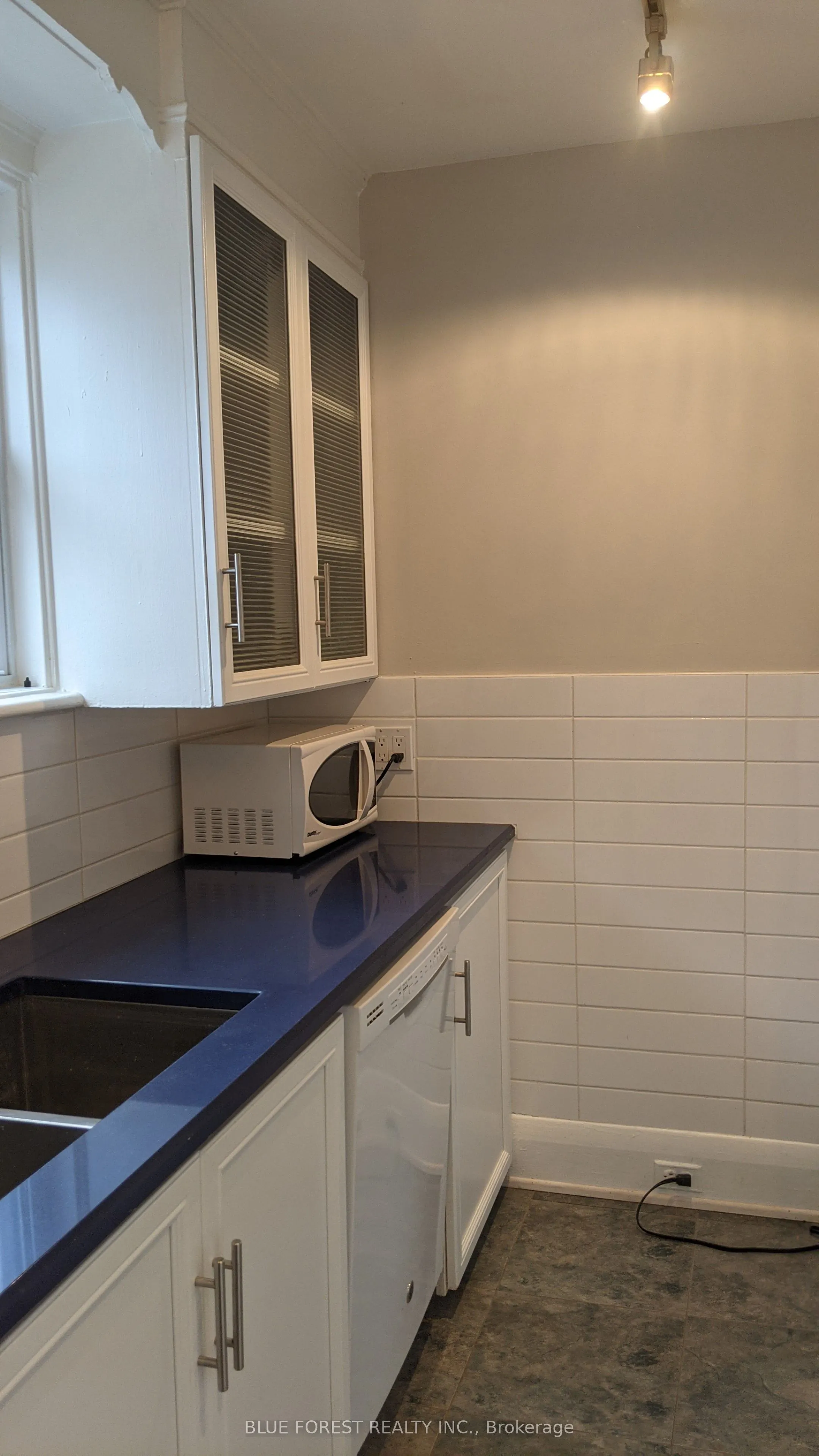 35 Cliftonvale Avenue, #MAIN FLOOR