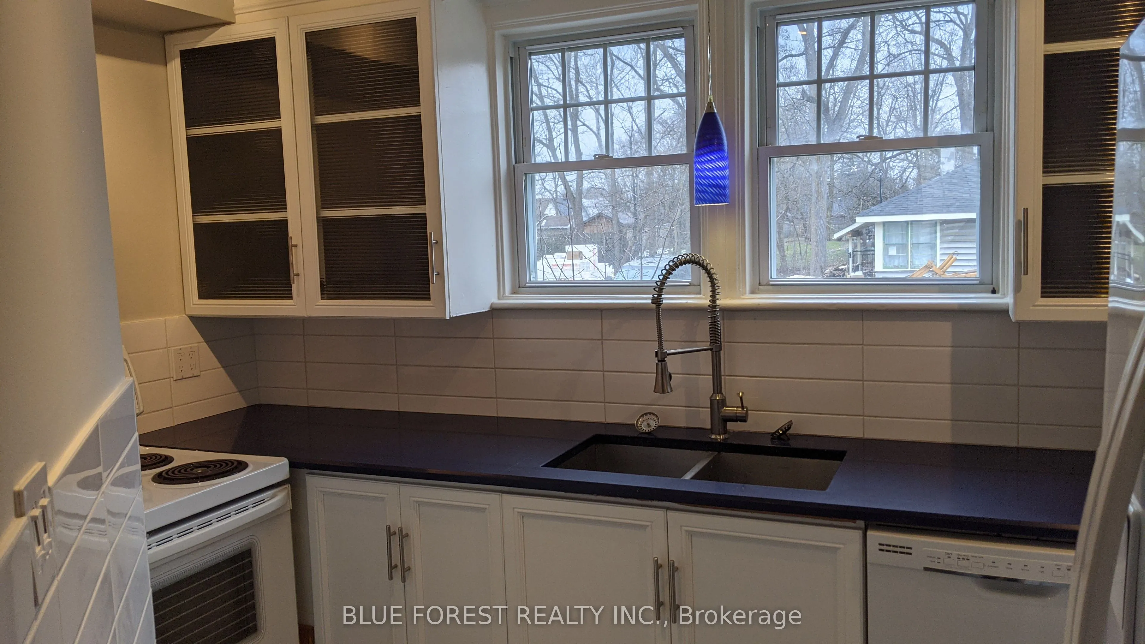 35 Cliftonvale Avenue, #MAIN FLOOR