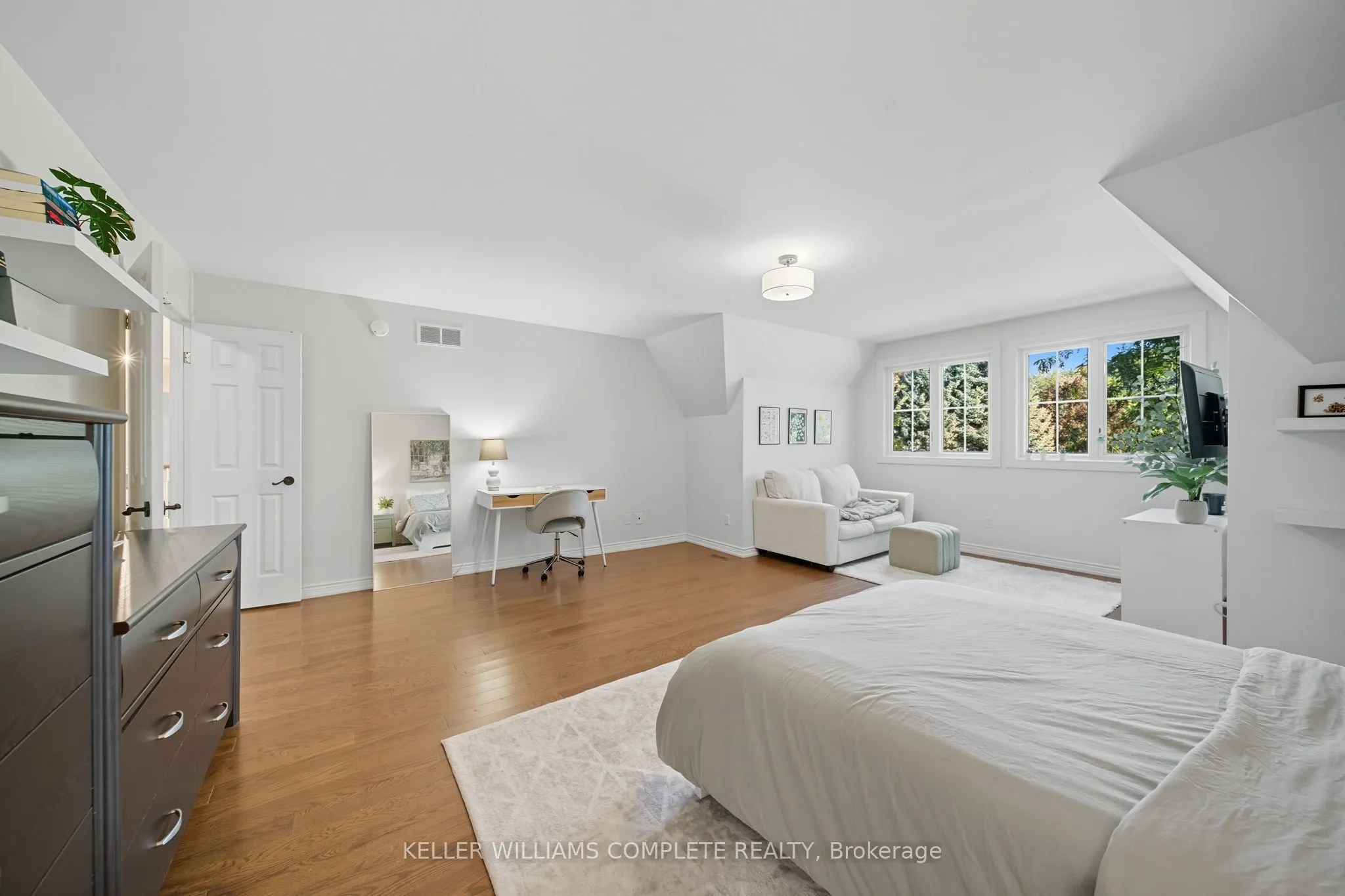 142 Meadowbrook Drive