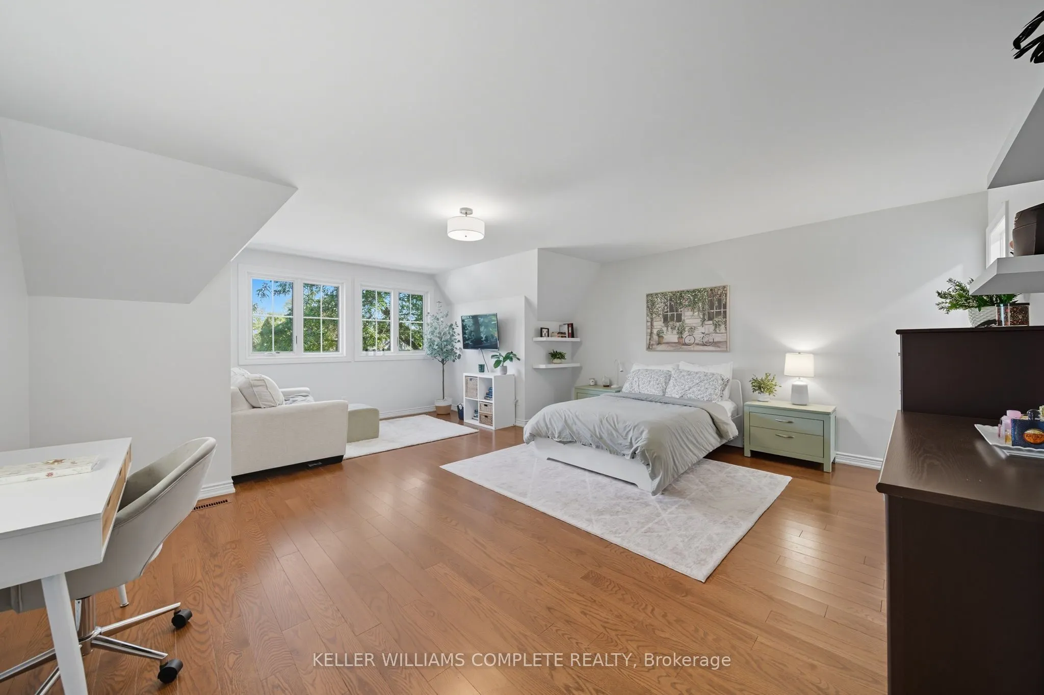 142 Meadowbrook Drive
