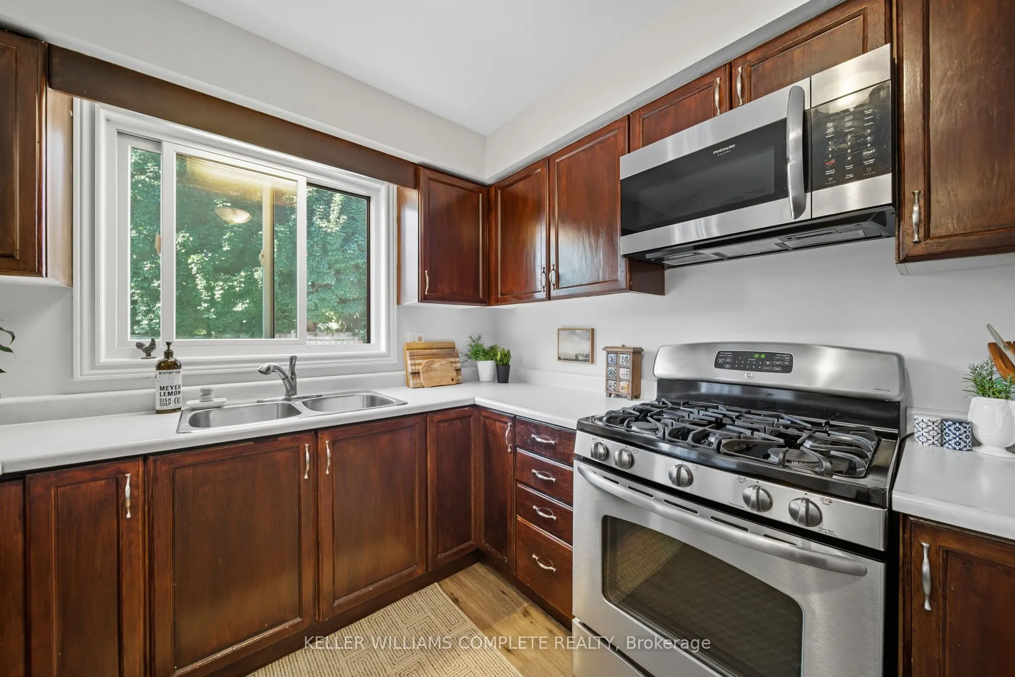 142 Meadowbrook Drive
