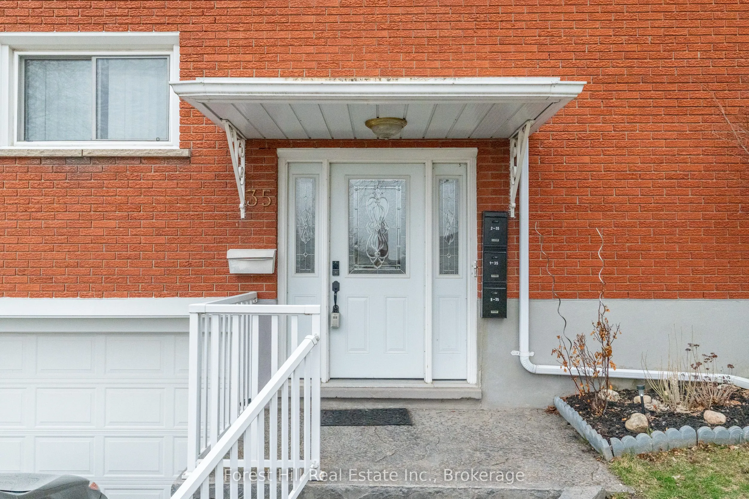 35 Shaftsbury Drive