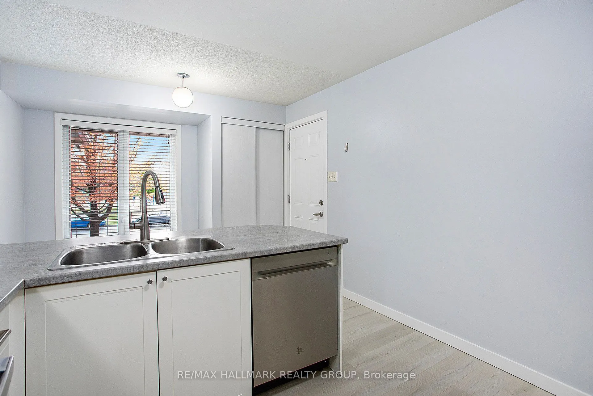 281 Aquaview Drive, #13