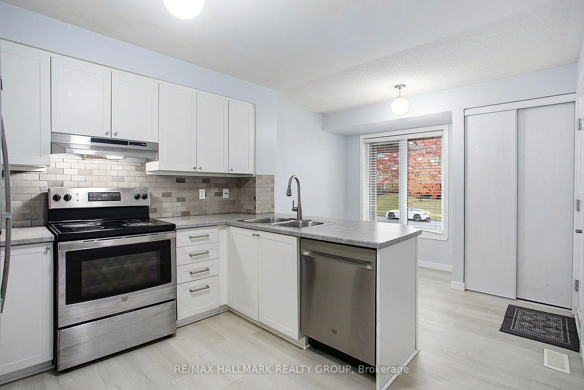 281 Aquaview Drive, #13