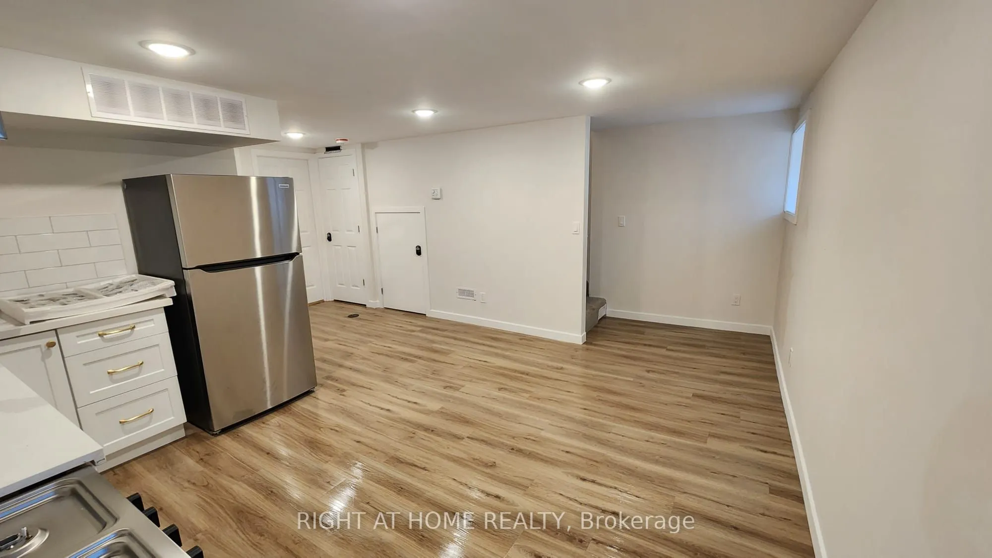 30 Stirton Street, #4
