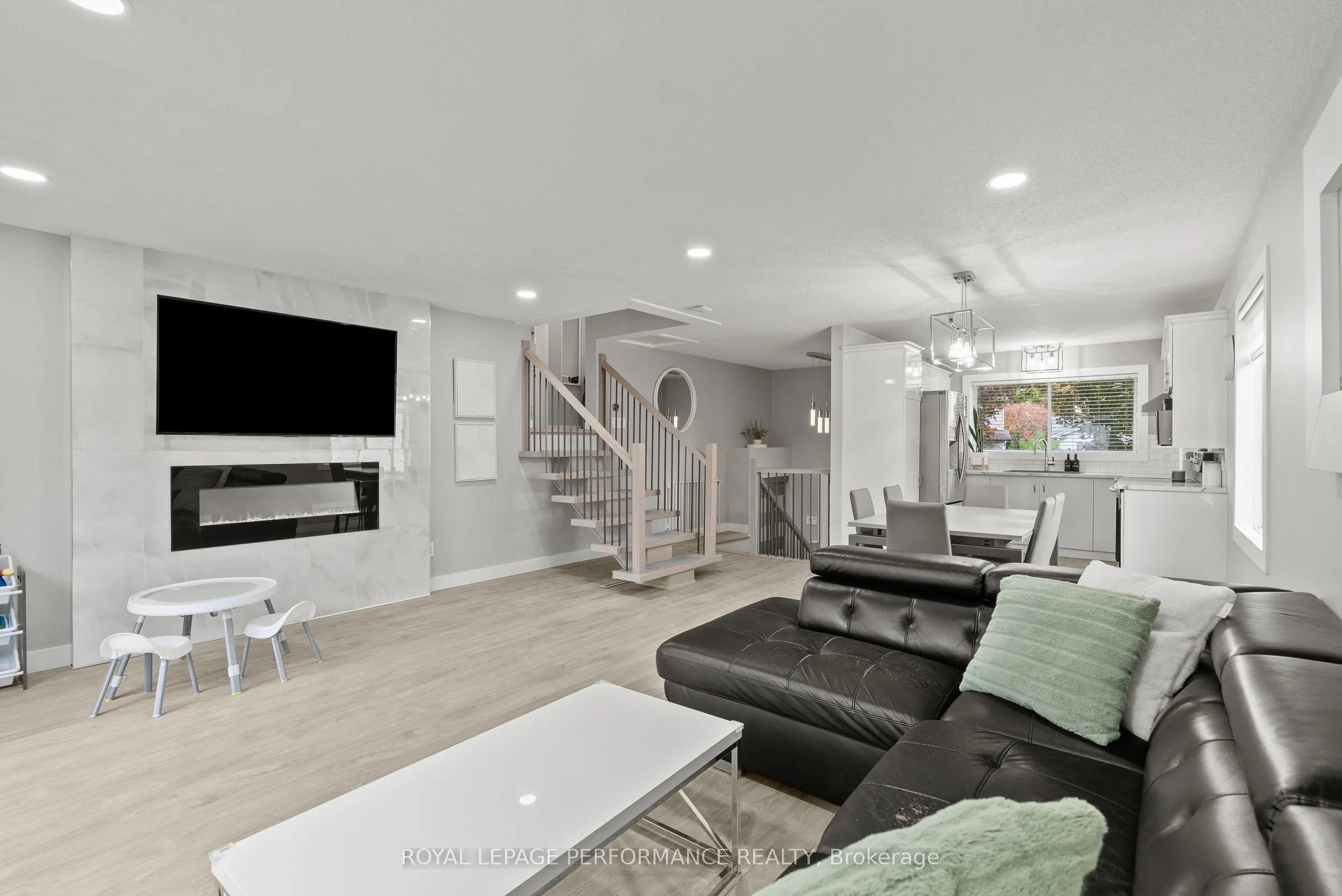 699 Payer Street