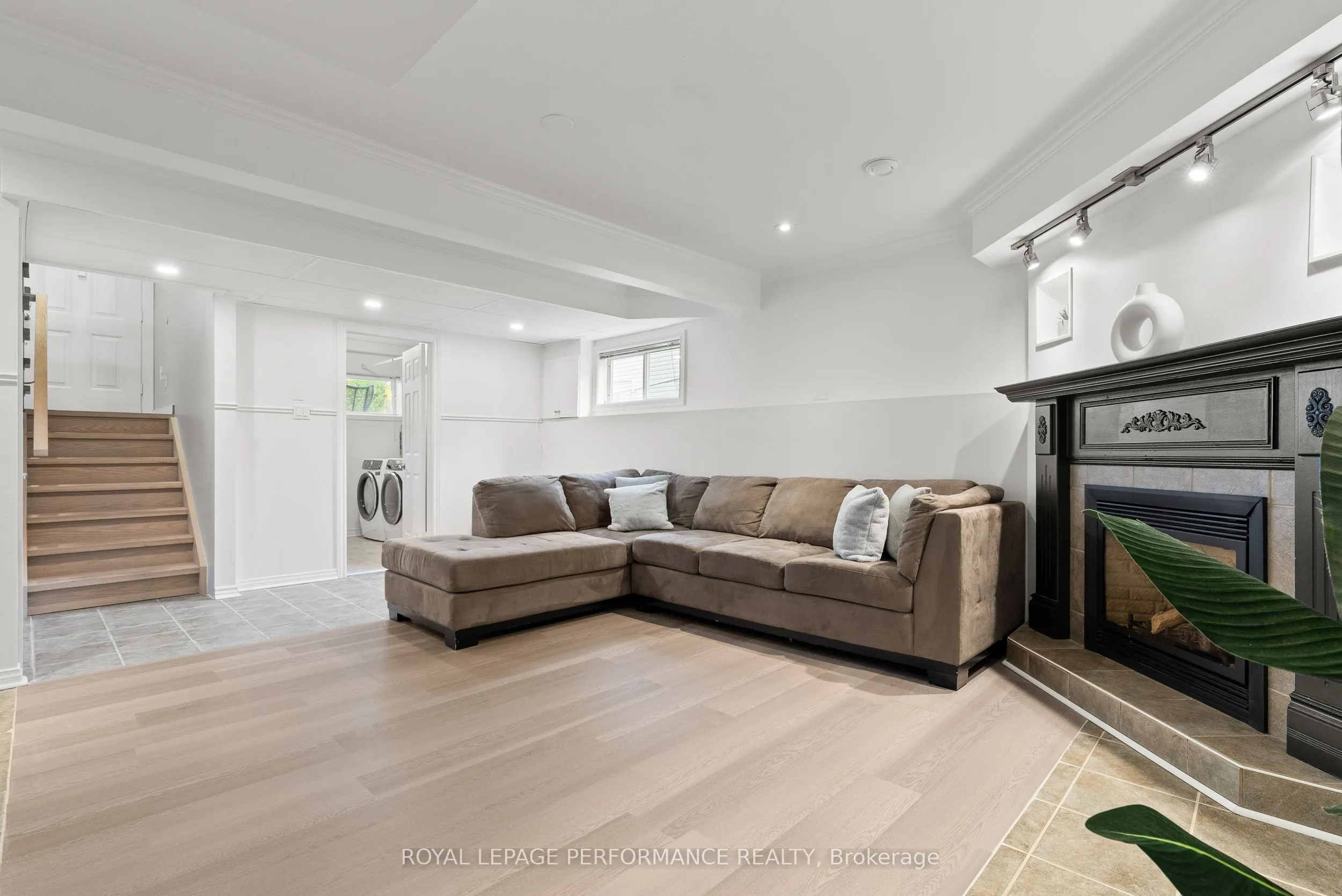 699 Payer Street