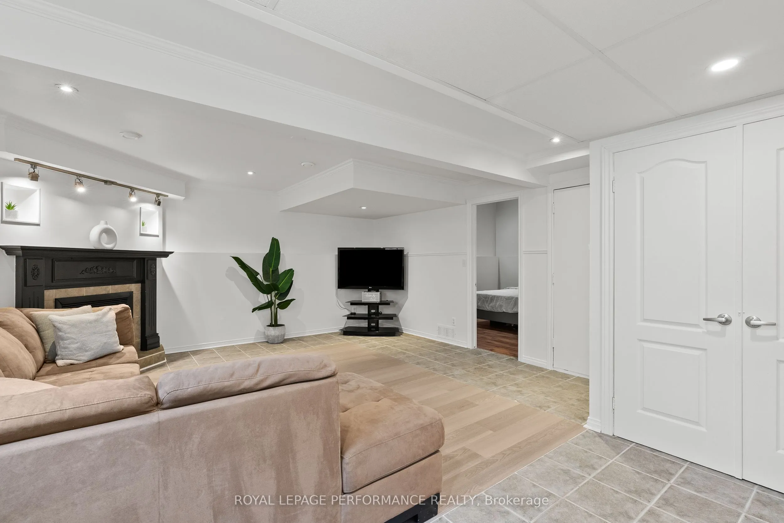 699 Payer Street